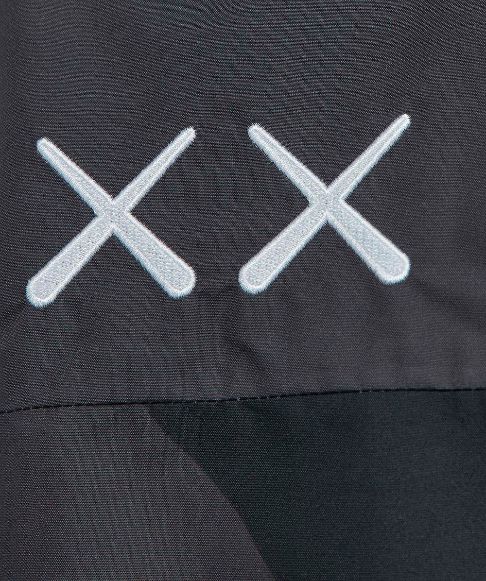 Kaws × The North Face XX KAWS retro 1986 mountain jacket Moonlight ivory Size US S / EU 44-46 / 1 - 5 Thumbnail