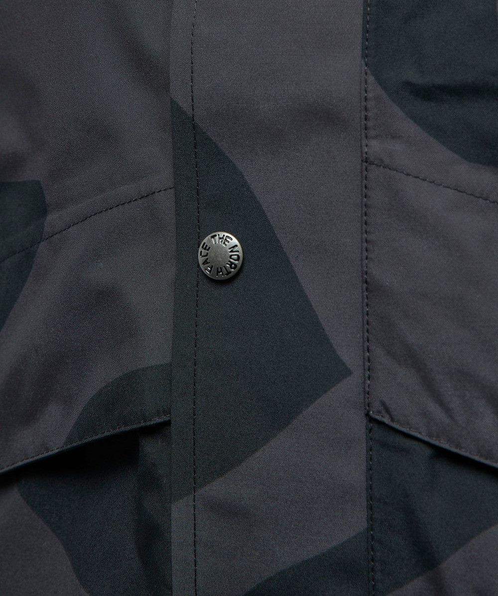 Kaws × The North Face XX KAWS retro 1986 mountain jacket Moonlight ivory Size US S / EU 44-46 / 1 - 4 Thumbnail