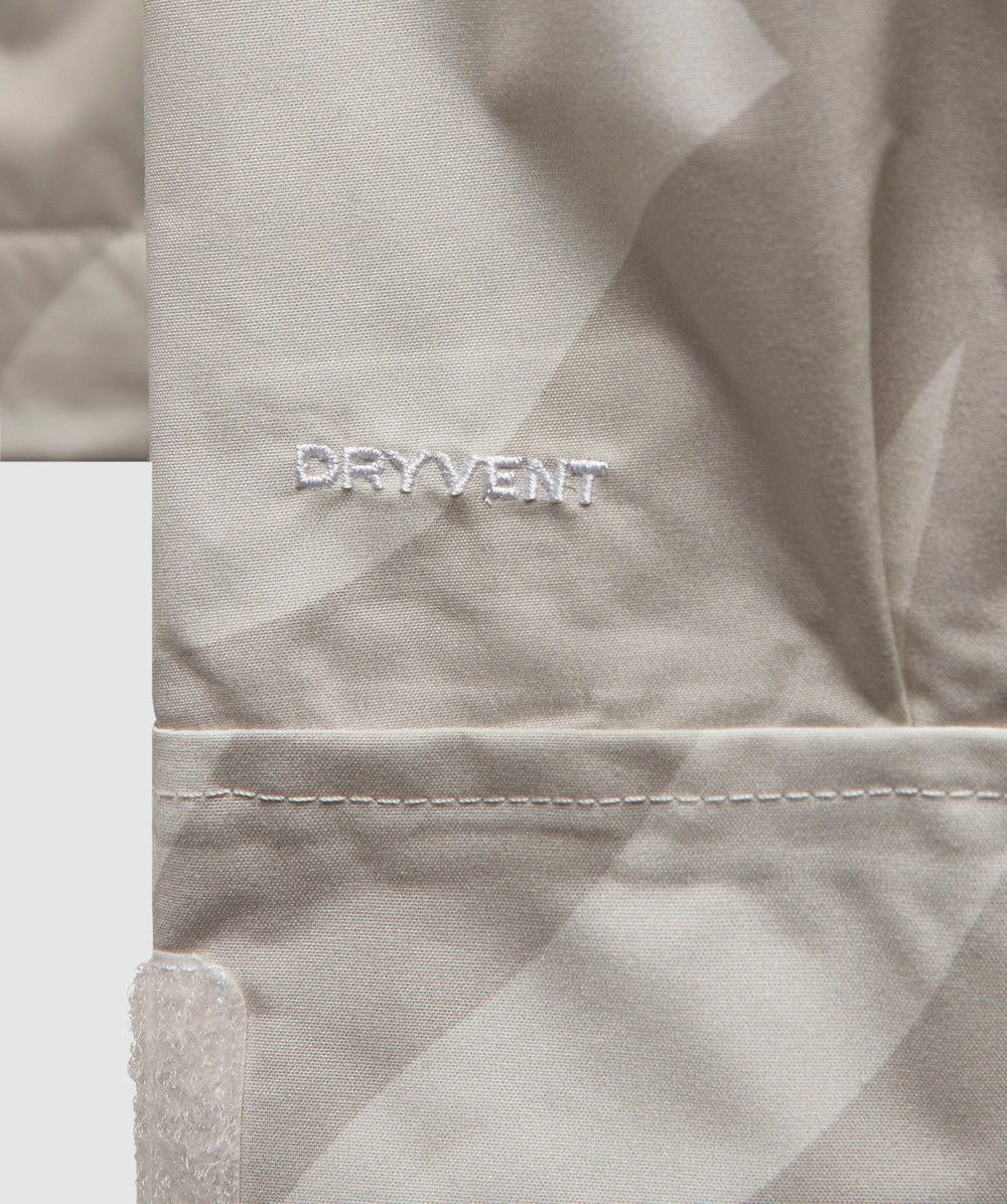 Kaws × The North Face XX KAWS retro 1986 mountain jacket Moonlight ivory Size US L / EU 52-54 / 3 - 7 Thumbnail