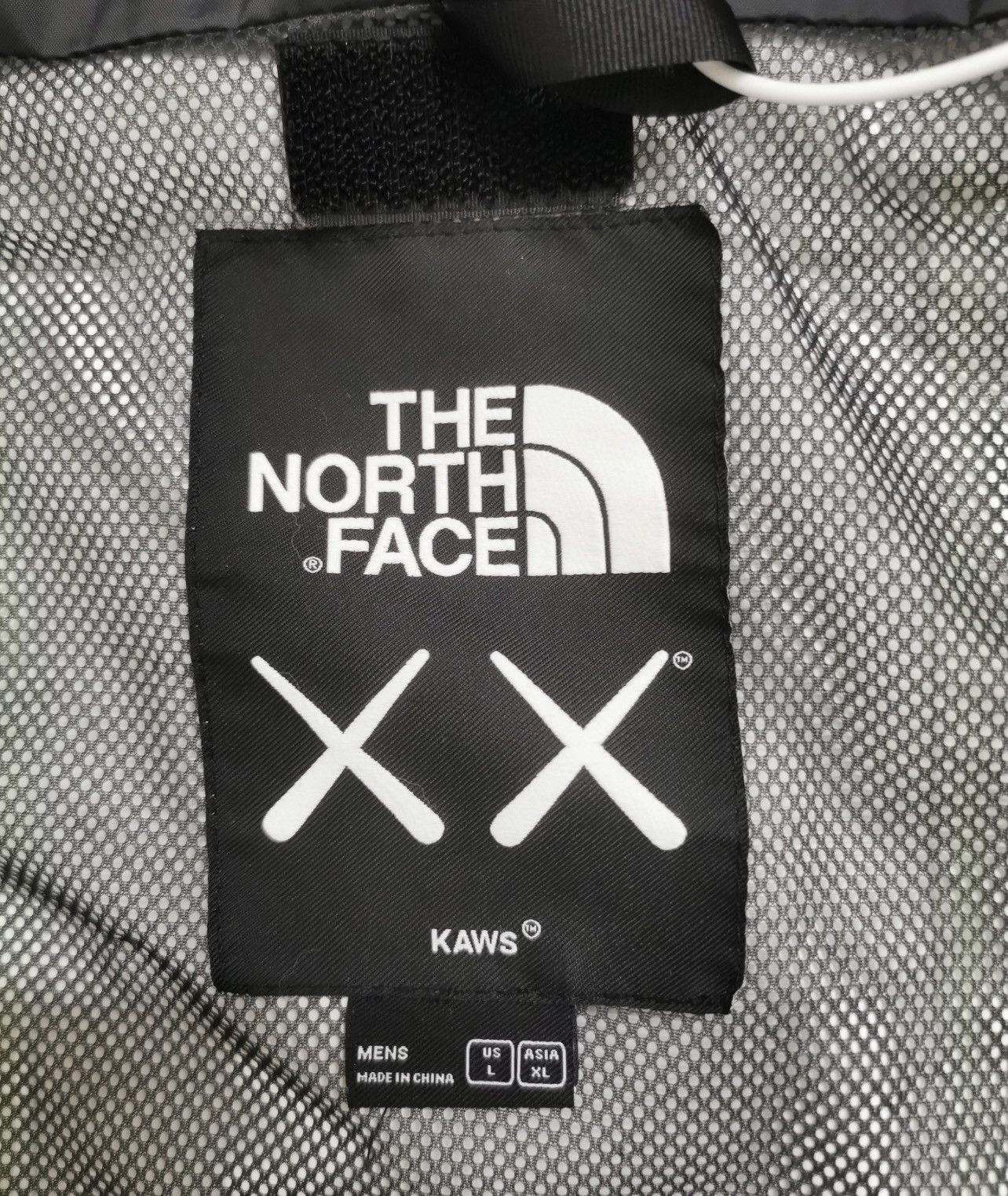 Kaws × The North Face XX KAWS retro 1986 mountain jacket Moonlight ivory Size US L / EU 52-54 / 3 - 17 Thumbnail