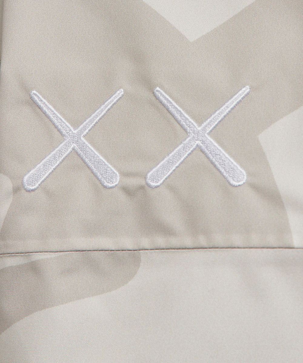 Kaws × The North Face XX KAWS retro 1986 mountain jacket Moonlight ivory Size US L / EU 52-54 / 3 - 4 Thumbnail