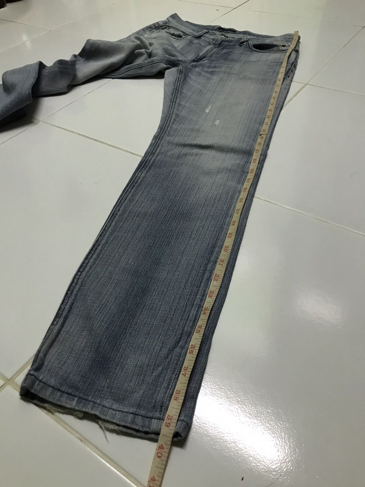 Burberry 32x30 Burberry light wash denim jeans Size 32" / US 10 / IT 46 - 9 Thumbnail