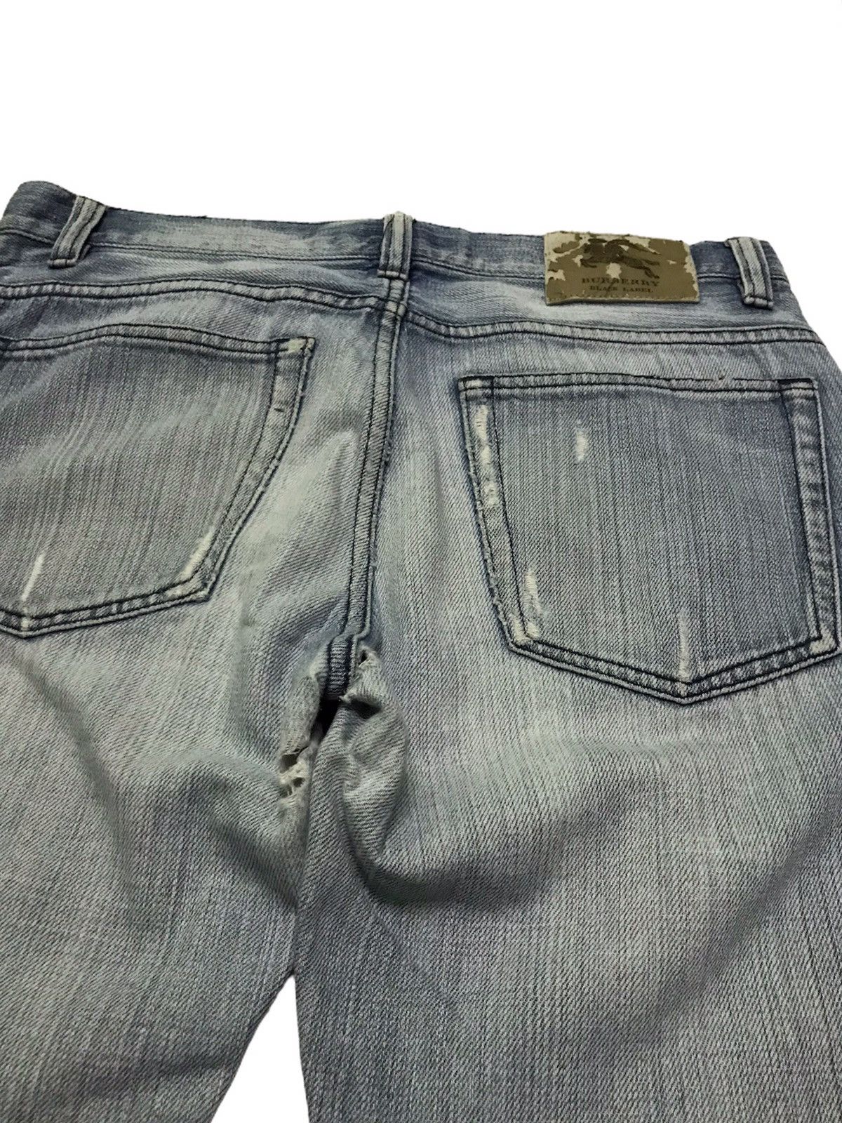 Burberry 32x30 Burberry light wash denim jeans Size 32" / US 10 / IT 46 - 2 Thumbnail
