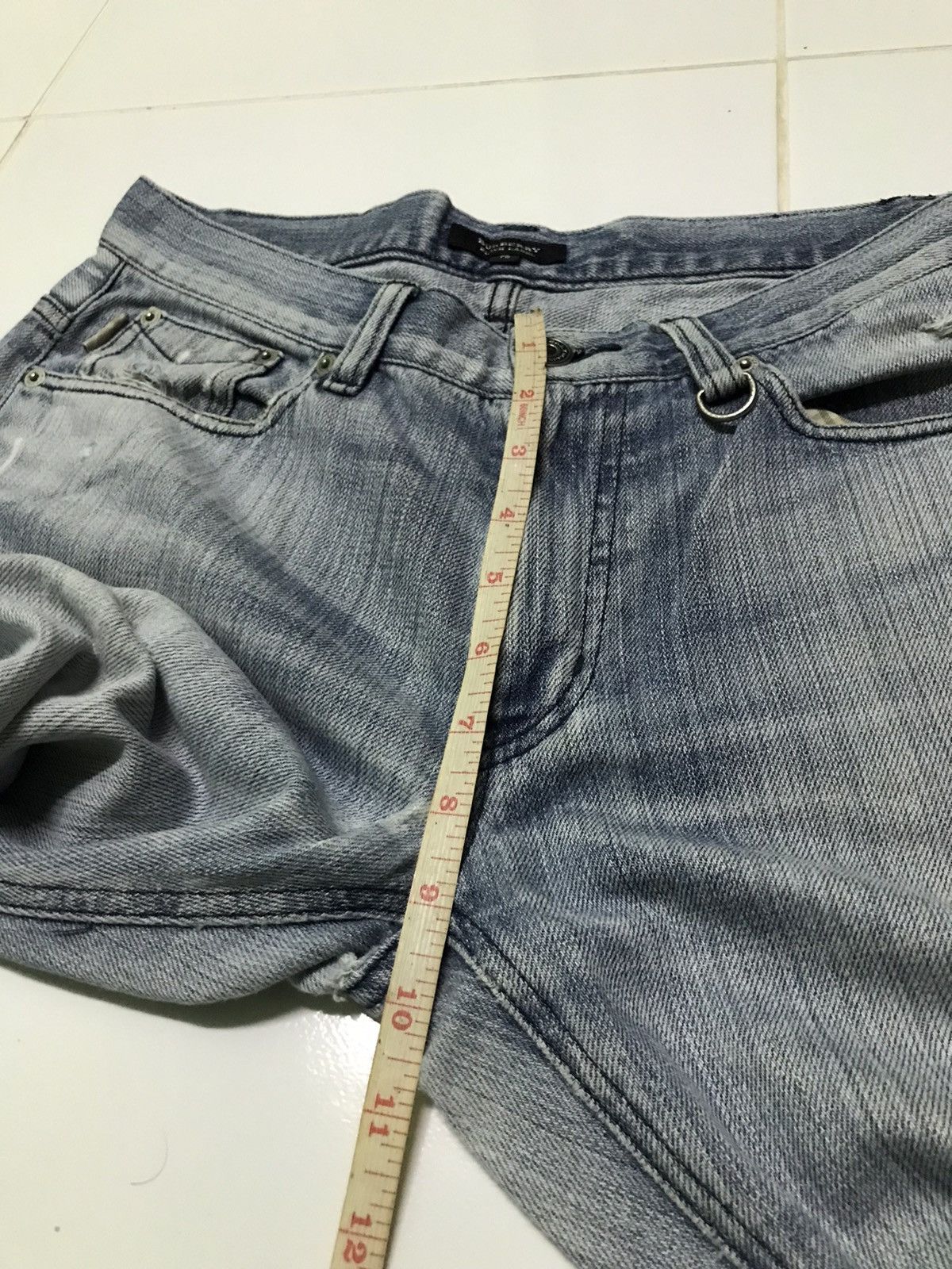 Burberry 32x30 Burberry light wash denim jeans Size 32" / US 10 / IT 46 - 14 Thumbnail