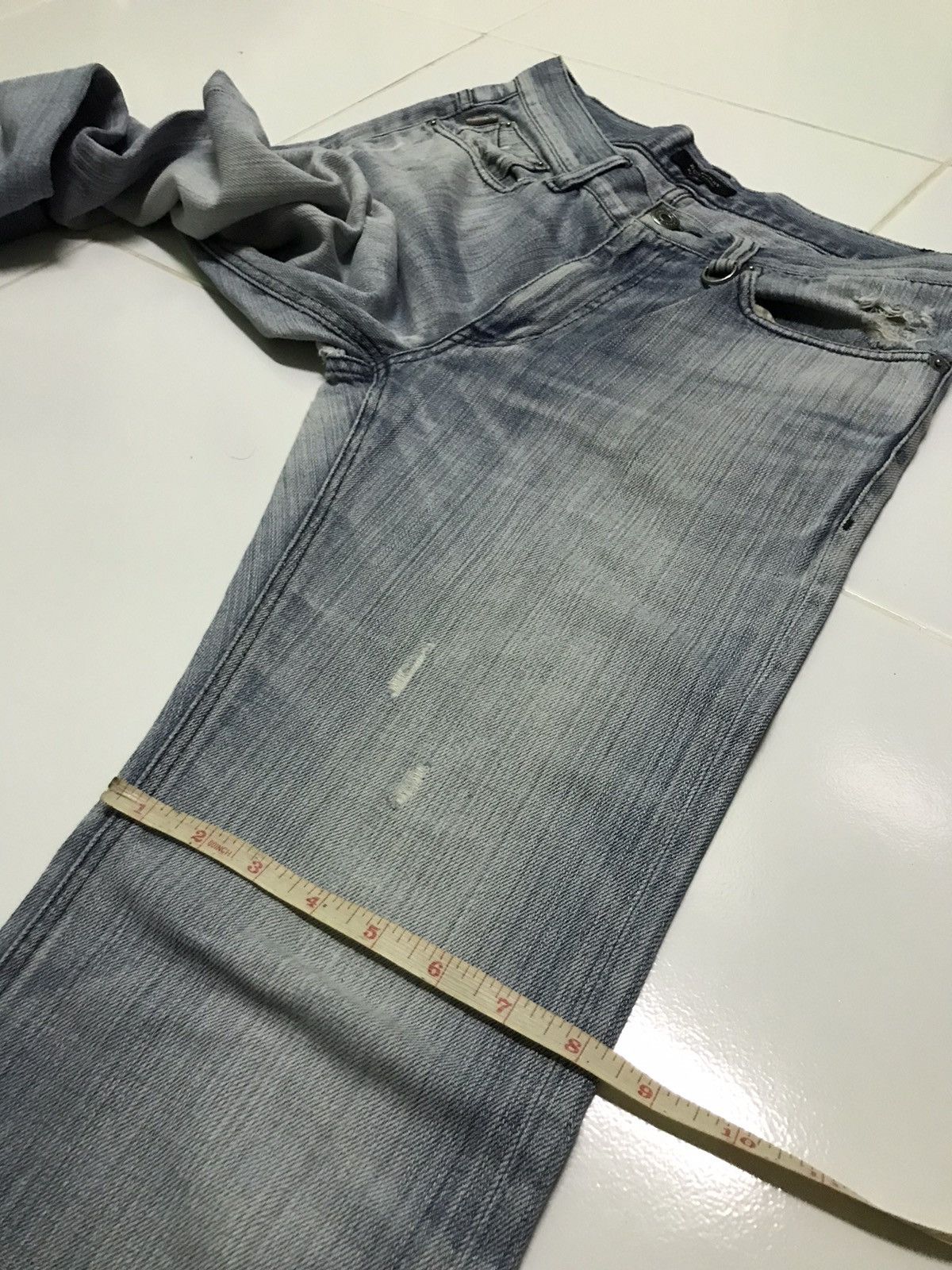 Burberry 32x30 Burberry light wash denim jeans Size 32" / US 10 / IT 46 - 12 Thumbnail