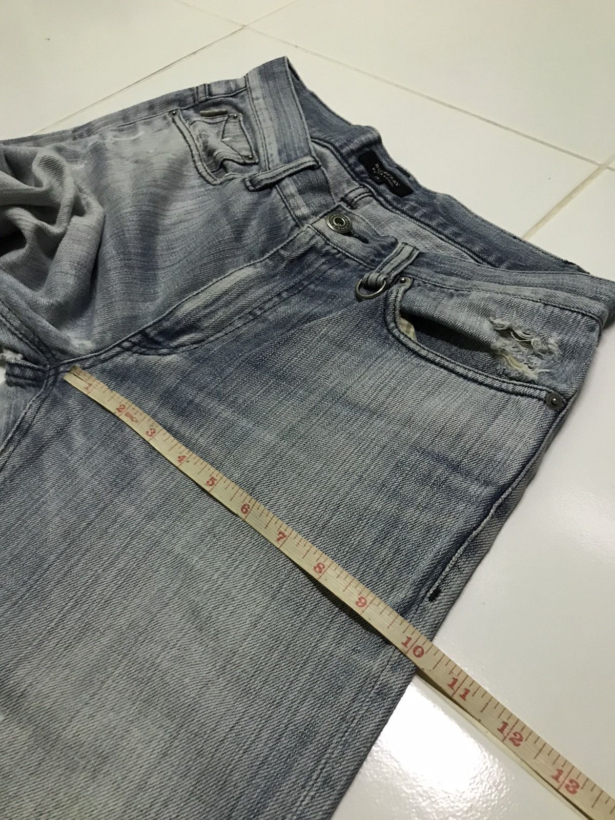 Burberry 32x30 Burberry light wash denim jeans Size 32" / US 10 / IT 46 - 13 Thumbnail