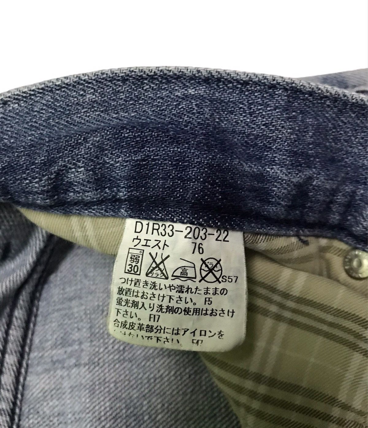 Burberry 32x30 Burberry light wash denim jeans Size 32" / US 10 / IT 46 - 7 Thumbnail