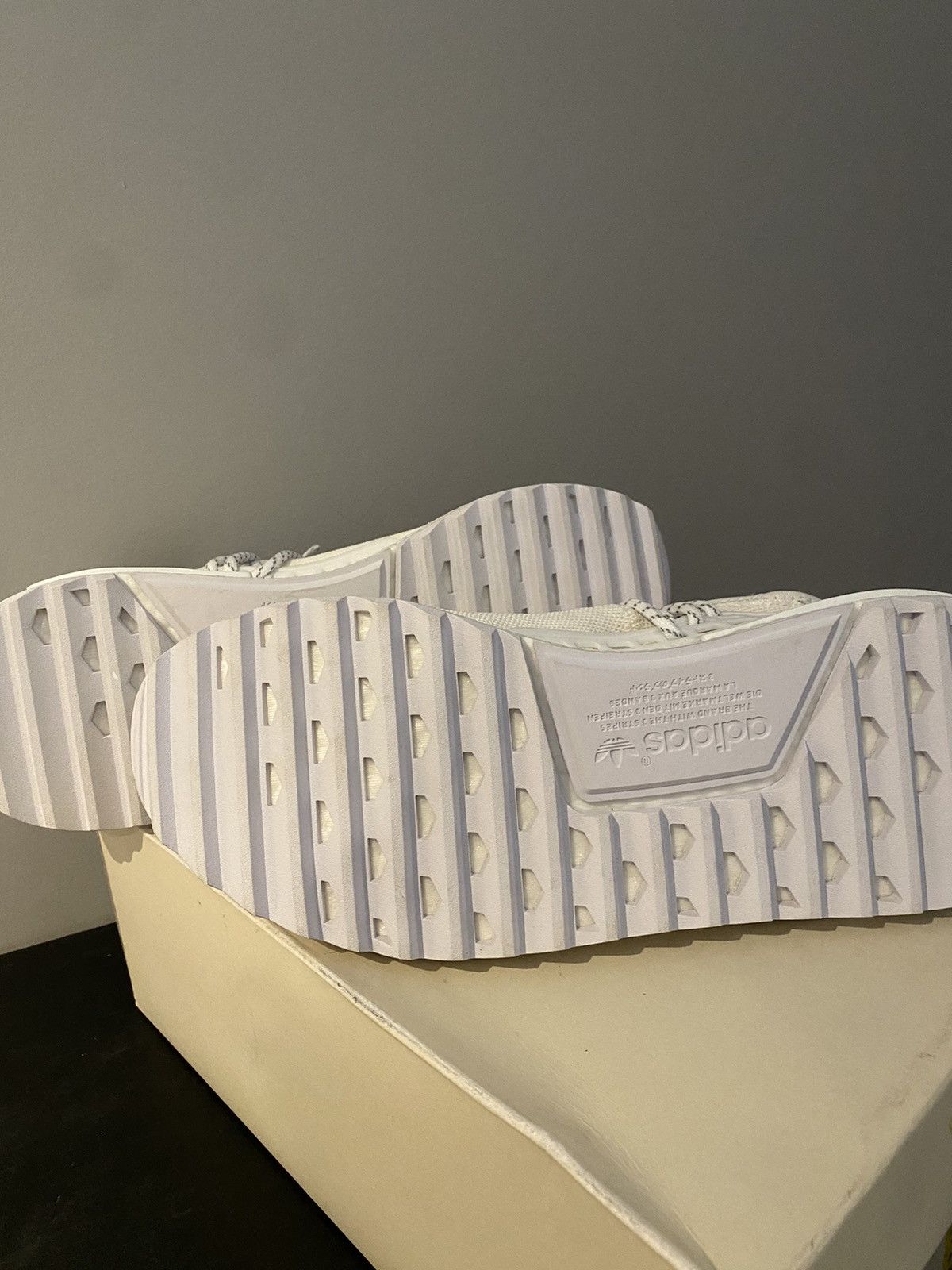 Adidas × Pharrell Adidas Human Race NMD Blanc Canvas Size US 10 / EU 43 - 5 Thumbnail
