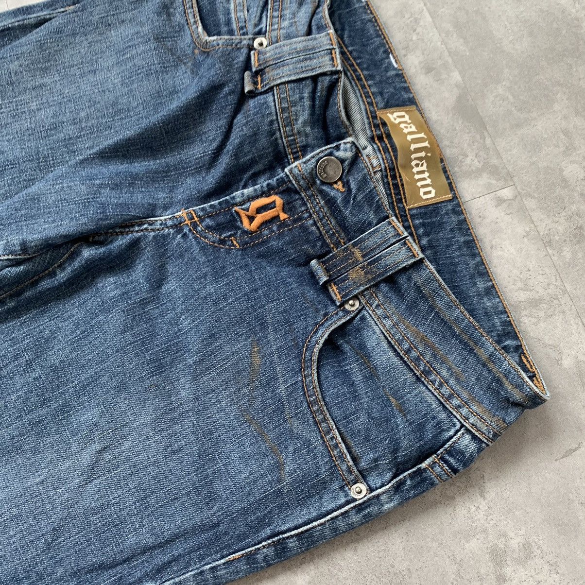 John Galliano John Galliano Jeans Logo Denim Blue Printed Gold Pants Size 28" / US 6 / IT 42 - 7 Thumbnail