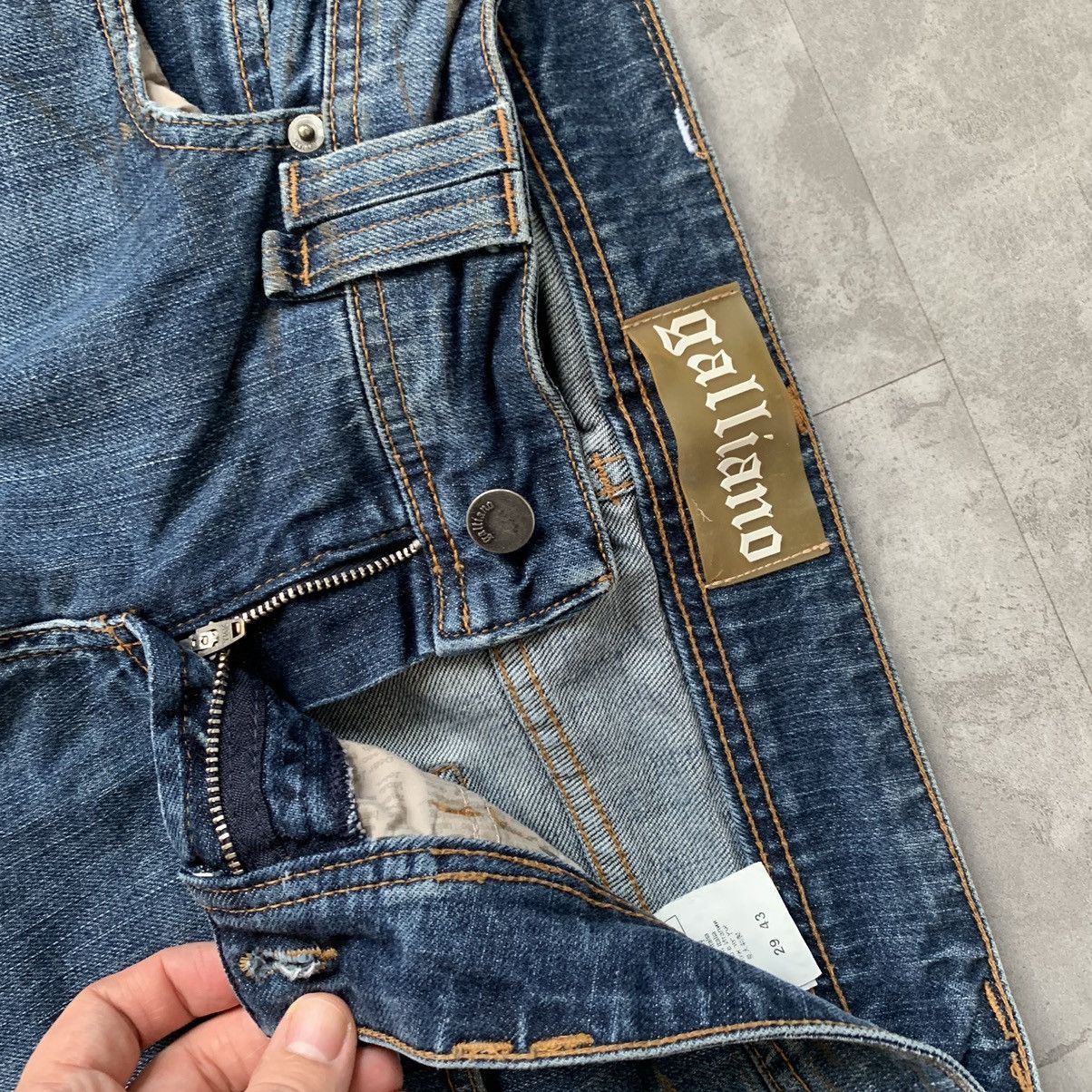 John Galliano John Galliano Jeans Logo Denim Blue Printed Gold Pants Size 28" / US 6 / IT 42 - 6 Thumbnail