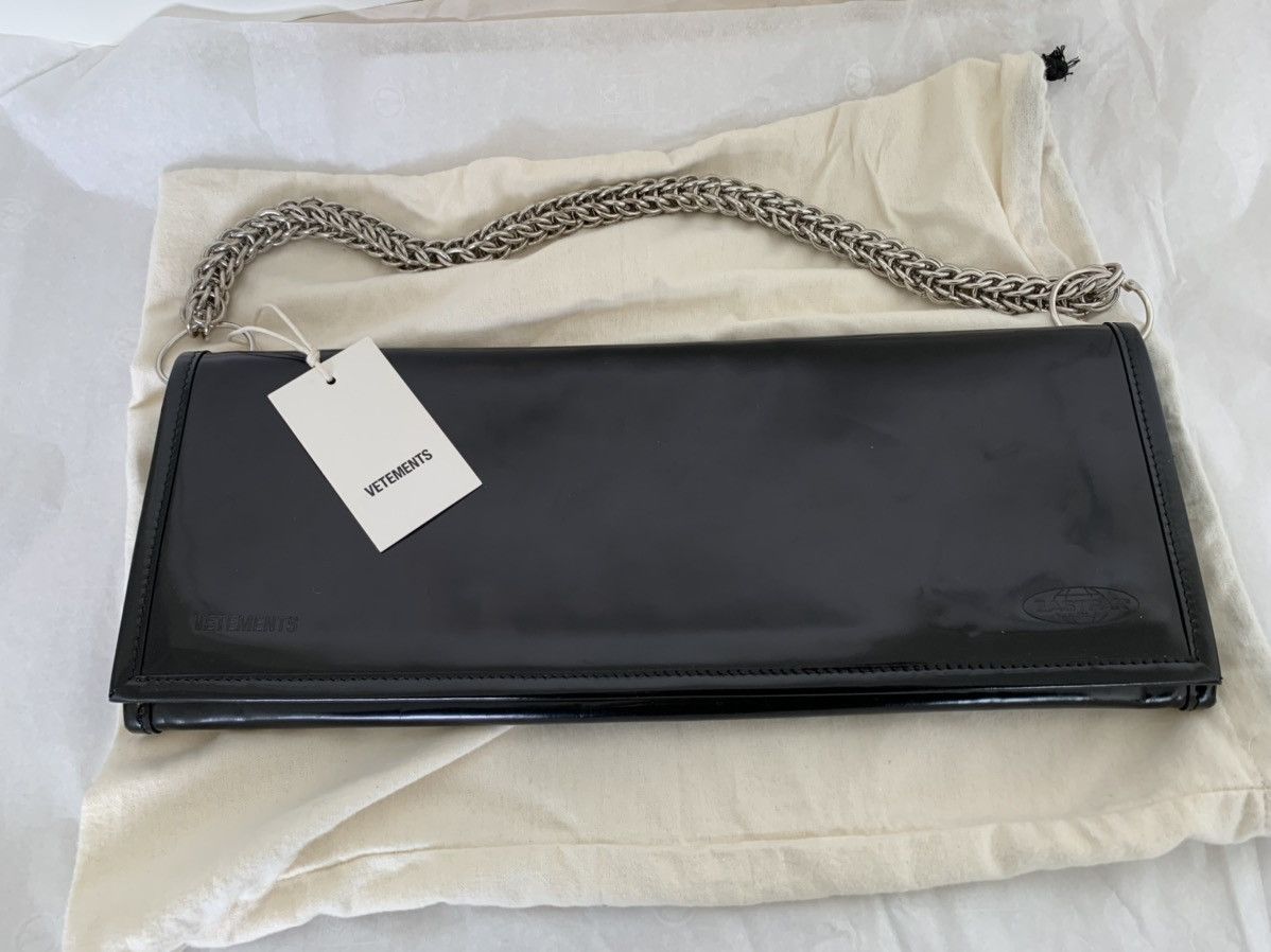 Eastpak × Vetements (NWT $3850) SS’17 Leather clutch bag with chain Size ONE SIZE - 3 Thumbnail