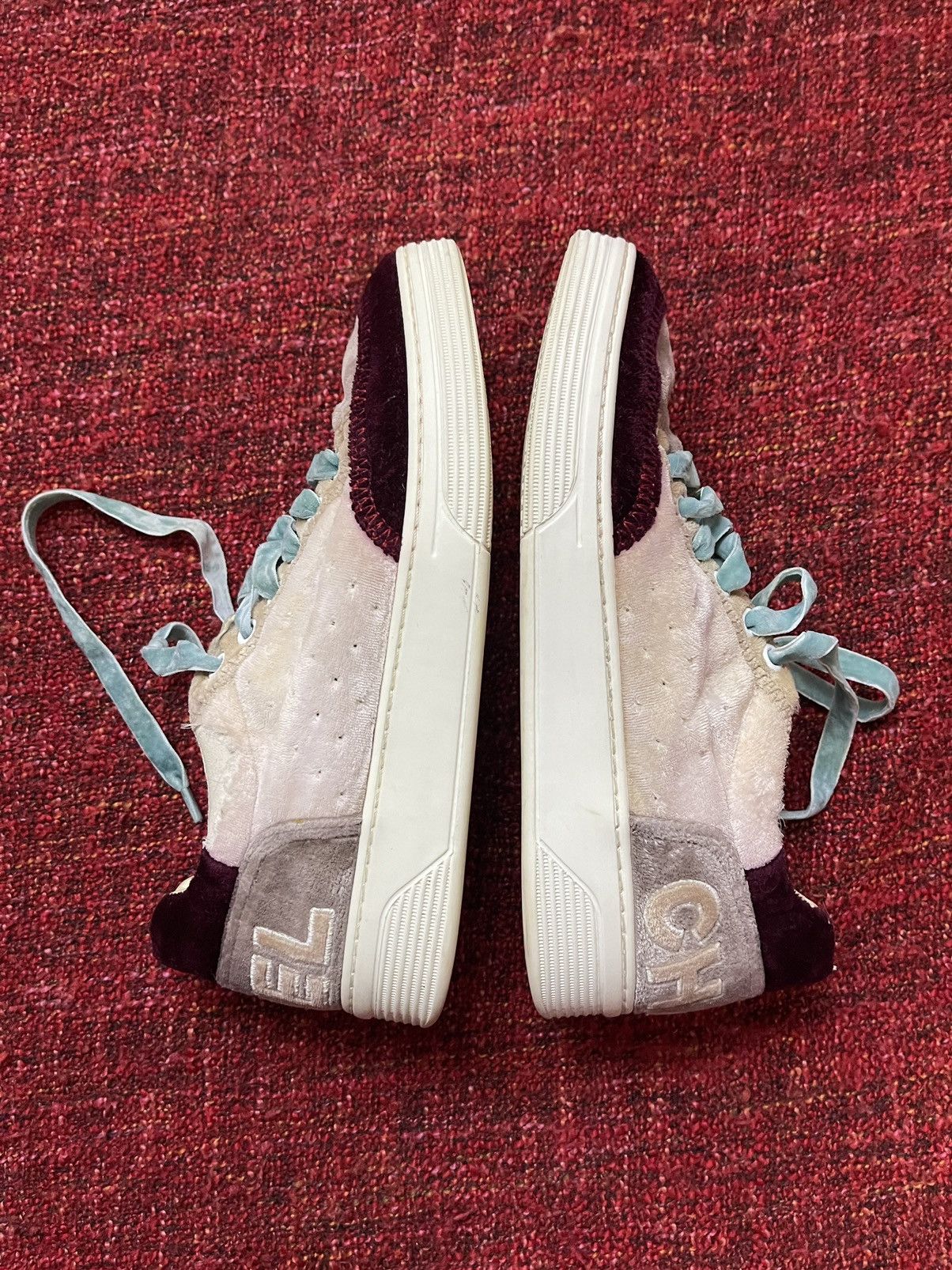 Chanel Chanel velour logo sneakers Size US 7 / IT 37 - 11 Thumbnail
