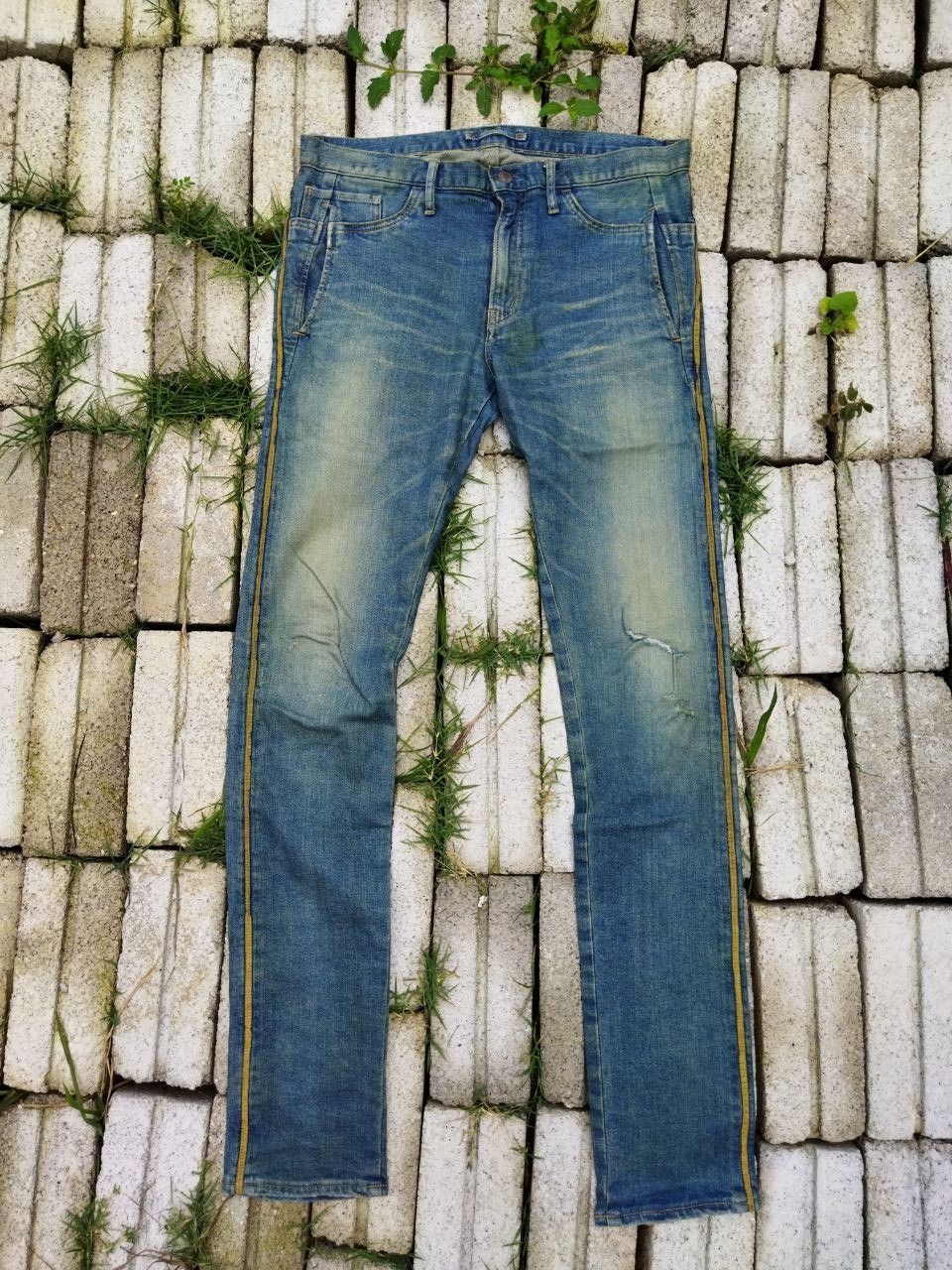 Maison MIHARA YASUHIRO Miharayasuhiro Japan Distressed Jeans Size US 34 / EU 50 - 1 Thumbnail