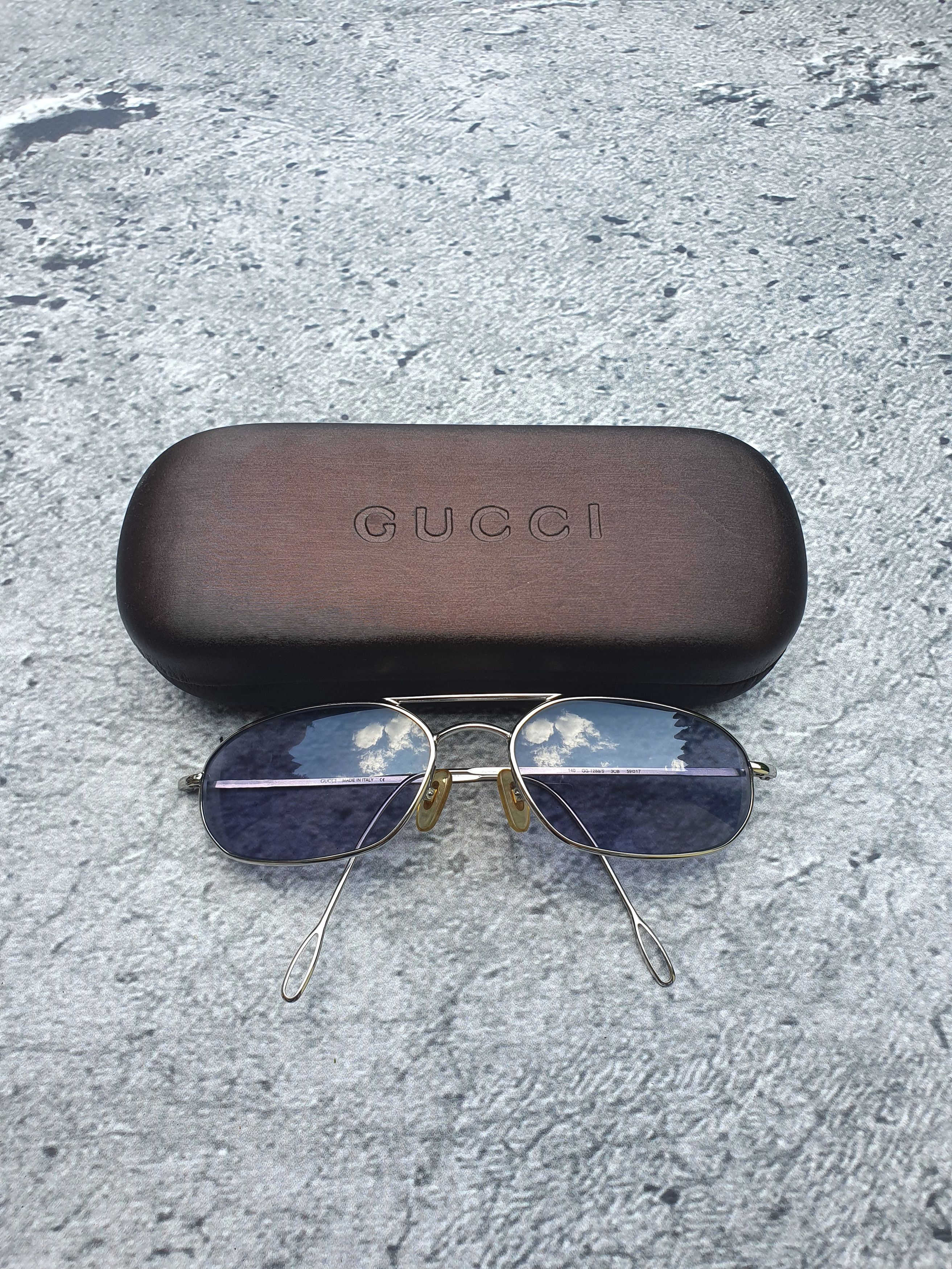 GUCCI Aviator GG Hologram sunglasses Gucci GG1513S 005 Sunglasses Gold GG Logo Blue Mirror Lenses  main image 2