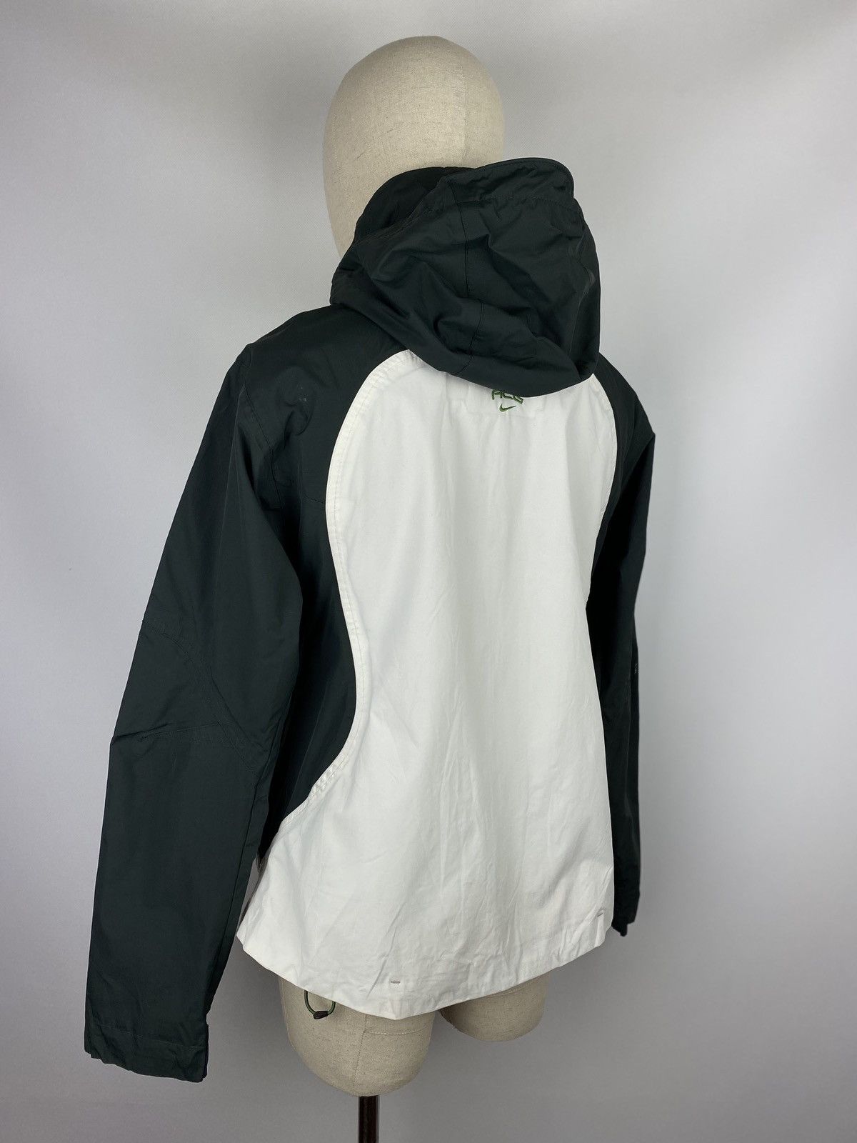 VTG Nike Acg ladies hooded outdoor ski jacket size M