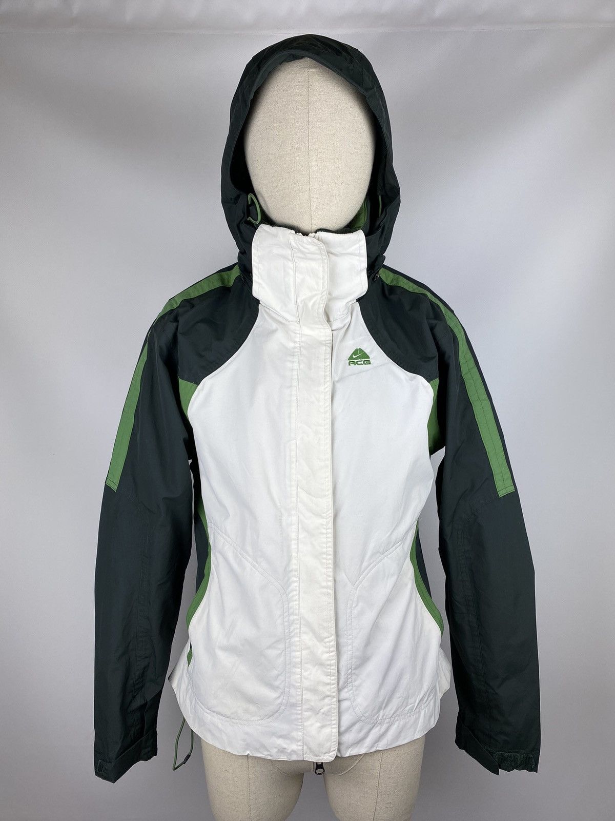 VTG Nike Acg ladies hooded outdoor ski jacket size M