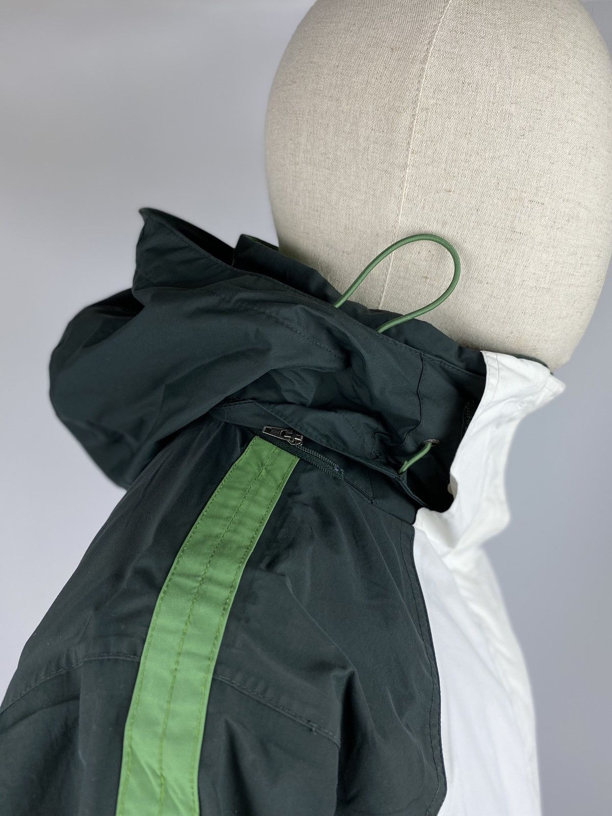 VTG Nike Acg ladies hooded outdoor ski jacket size M