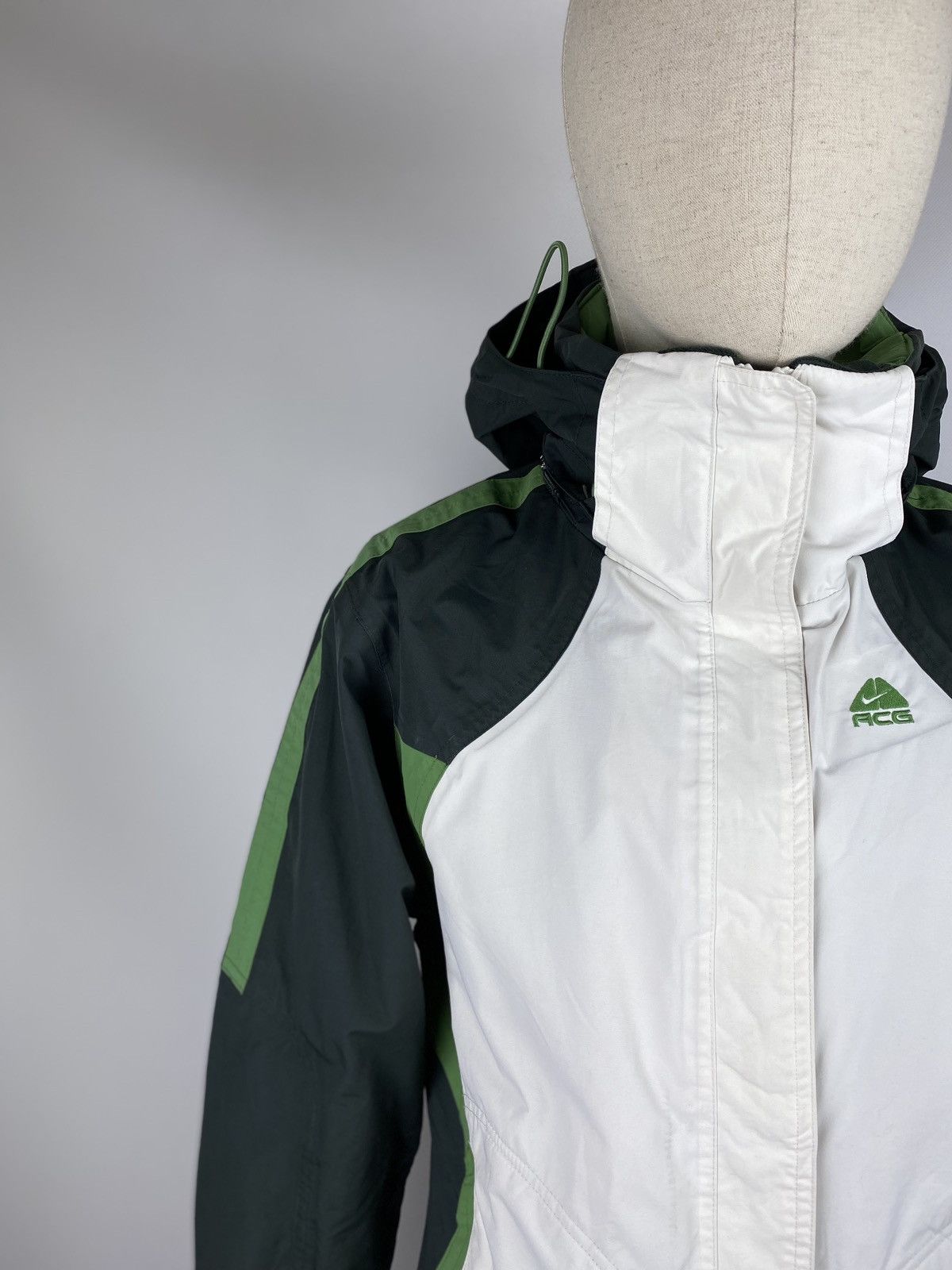 VTG Nike Acg ladies hooded outdoor ski jacket size M