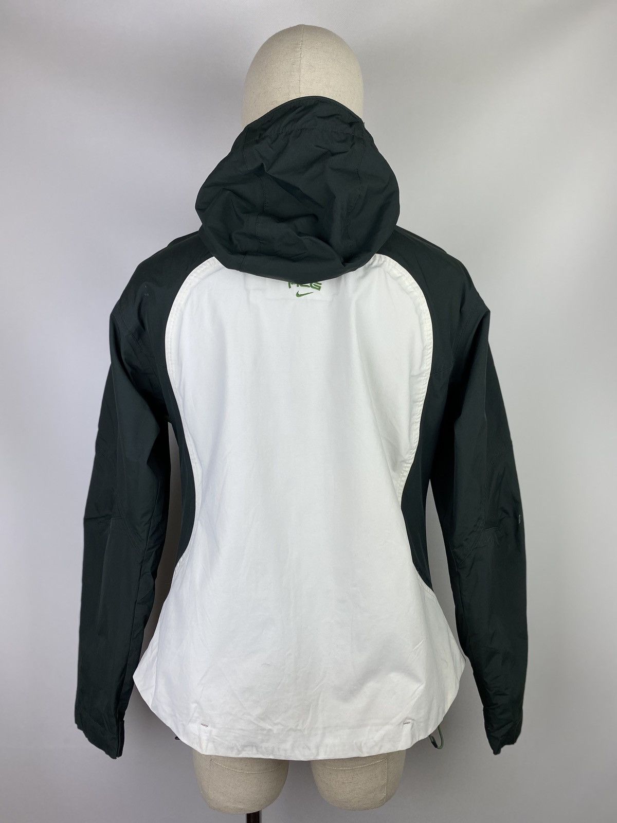 VTG Nike Acg ladies hooded outdoor ski jacket size M