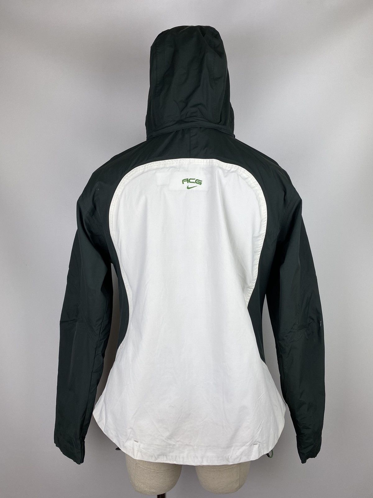 VTG Nike Acg ladies hooded outdoor ski jacket size M