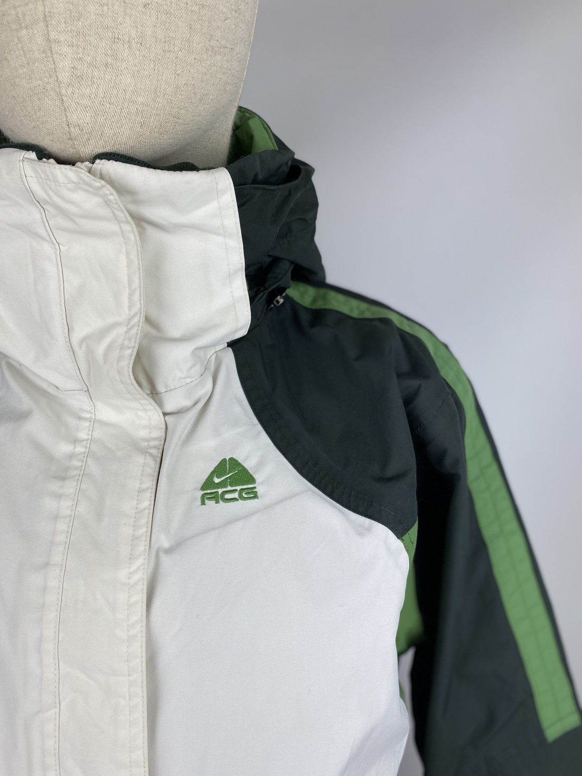VTG Nike Acg ladies hooded outdoor ski jacket size M