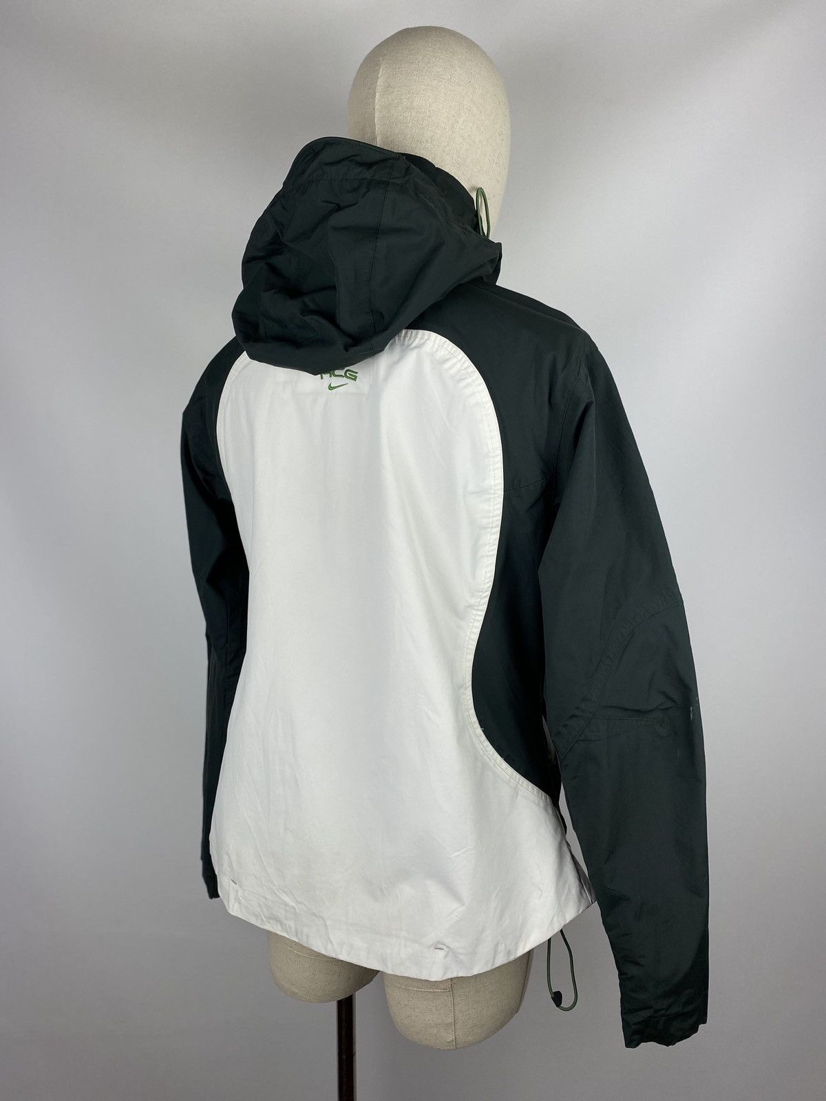 VTG Nike Acg ladies hooded outdoor ski jacket size M