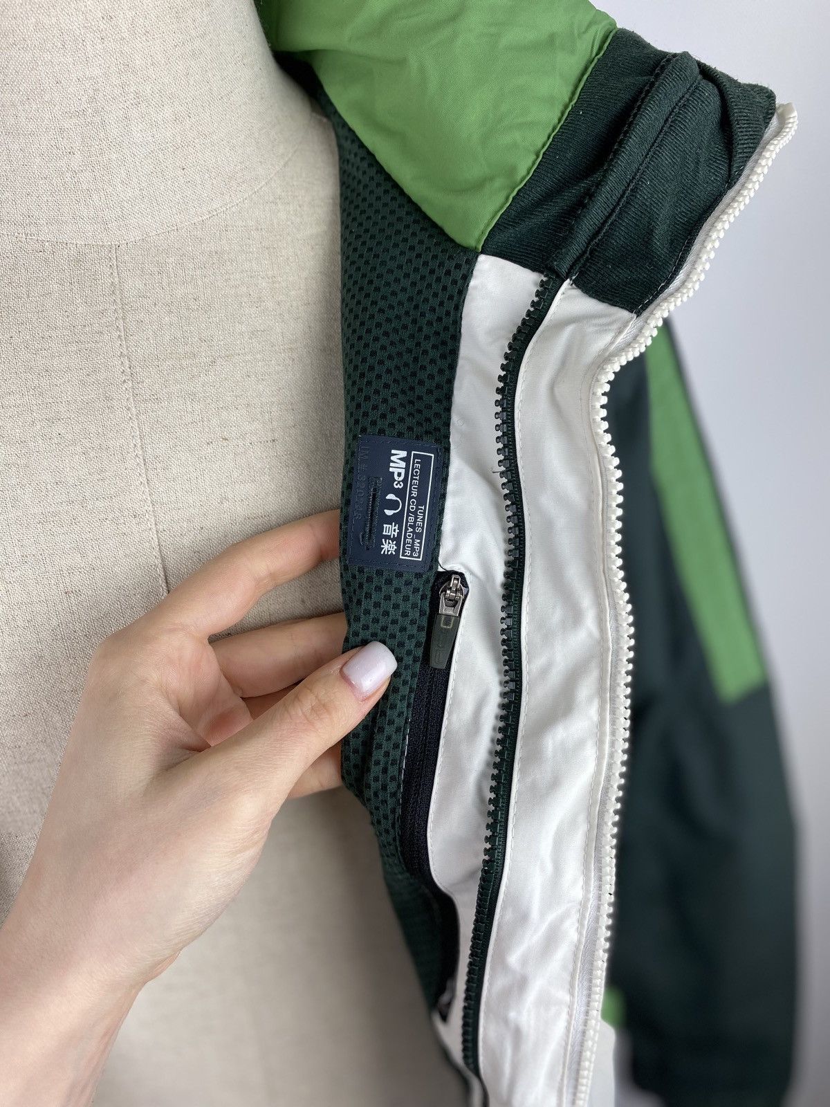VTG Nike Acg ladies hooded outdoor ski jacket size M