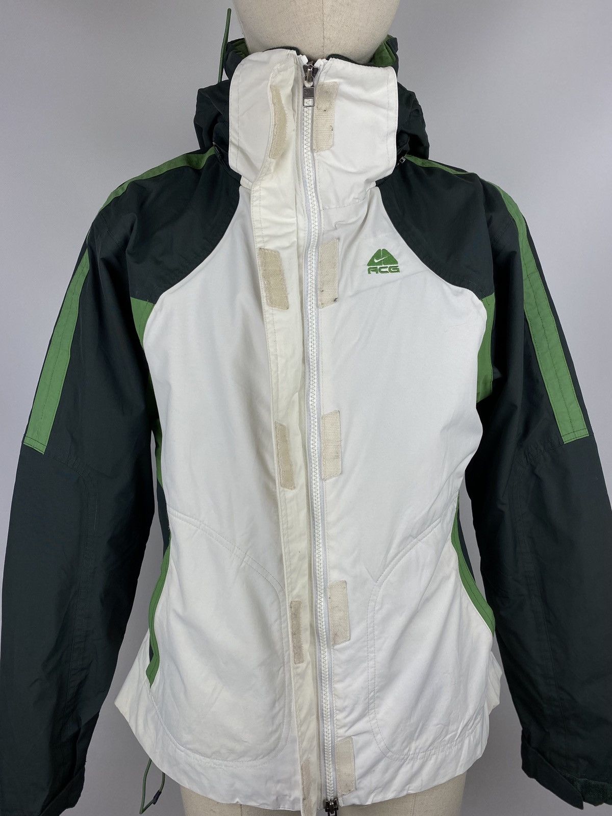 VTG Nike Acg ladies hooded outdoor ski jacket size M