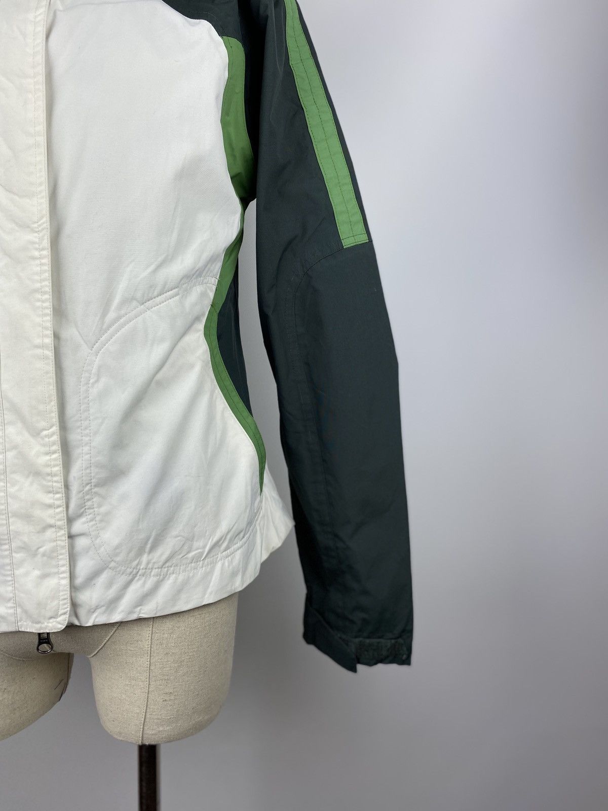 VTG Nike Acg ladies hooded outdoor ski jacket size M
