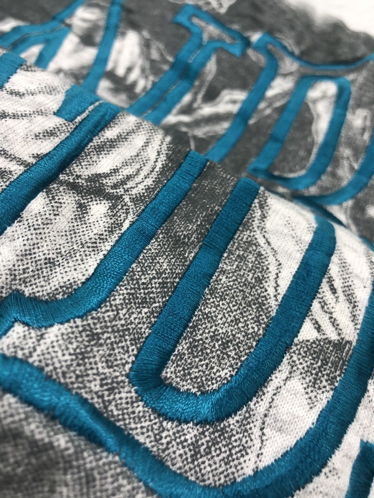 NBA × Nutmeg VINTAGE NUTMEG CHARLOTTE HORNETS / NBA TEE SIZE M Size US M / EU 48-50 / 2 - 3 Thumbnail