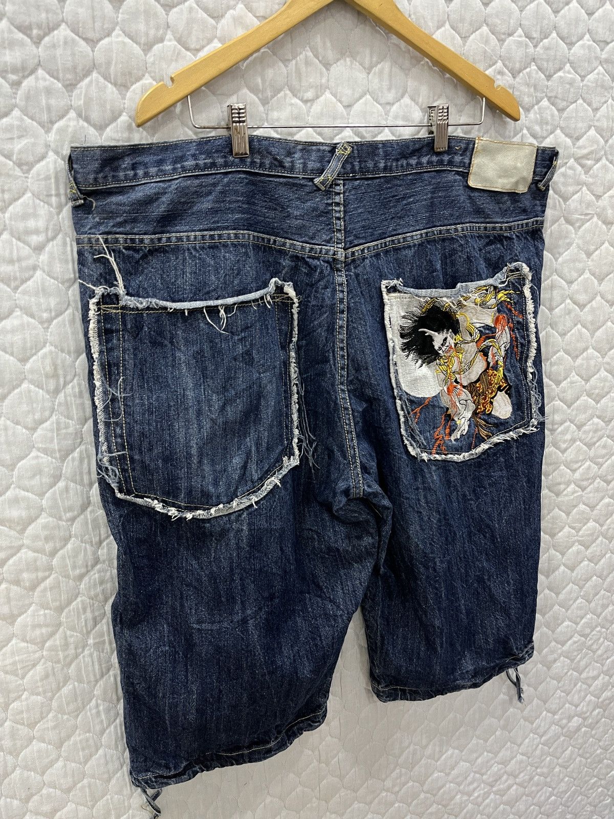 Karakuri Tamashii (Oooo). KANJI PREMIUM DEVIL EMBROIDERY DENIM SHORTS Size US 44 / EU 60 - 6 Thumbnail