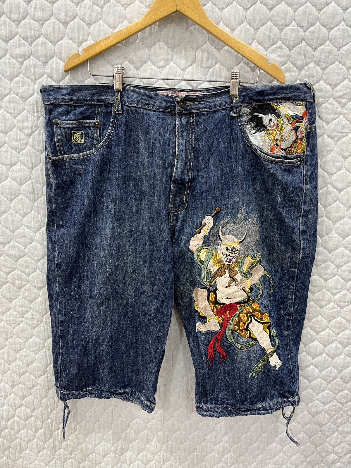 Karakuri Tamashii (Oooo). KANJI PREMIUM DEVIL EMBROIDERY DENIM SHORTS Size US 44 / EU 60 - 1 Thumbnail