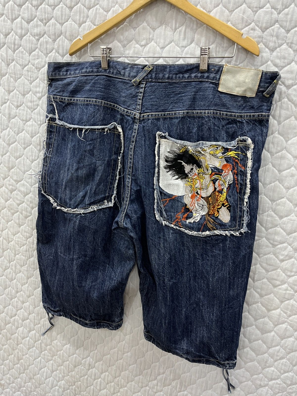 Karakuri Tamashii (Oooo). KANJI PREMIUM DEVIL EMBROIDERY DENIM SHORTS Size US 44 / EU 60 - 4 Thumbnail