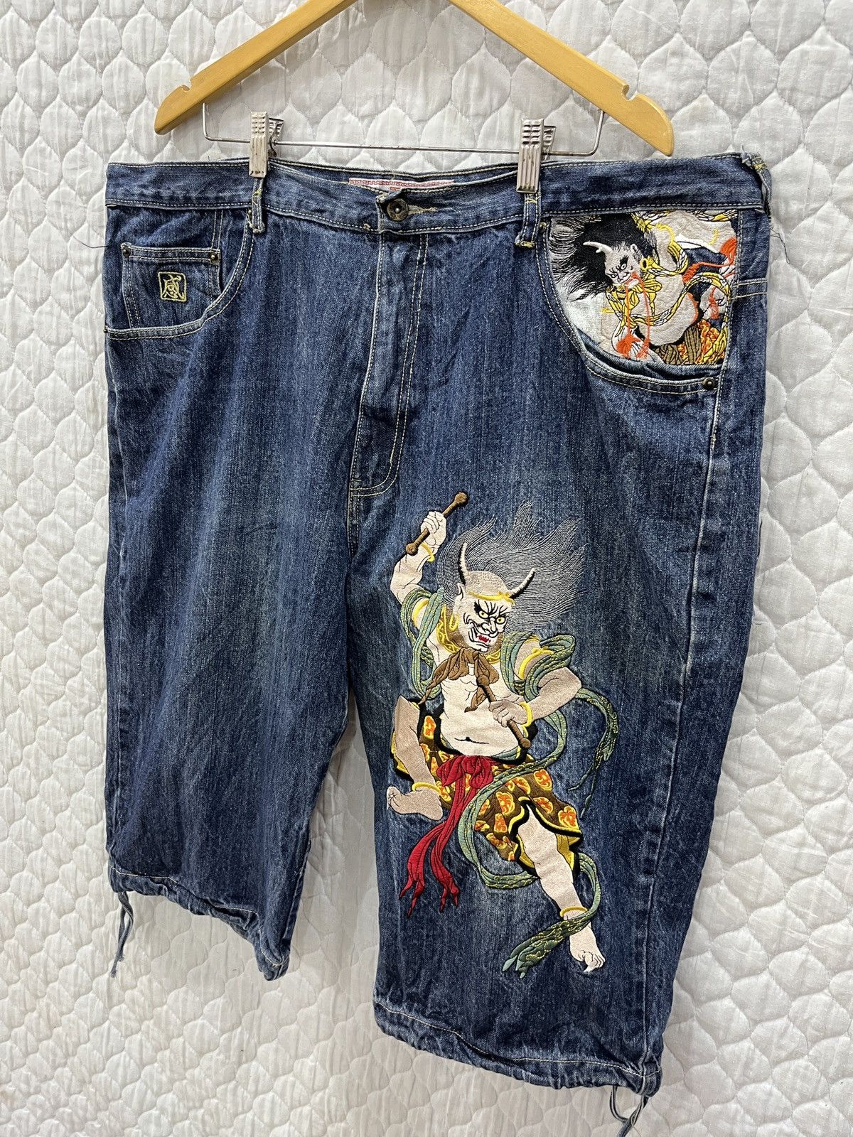 Karakuri Tamashii (Oooo). KANJI PREMIUM DEVIL EMBROIDERY DENIM SHORTS Size US 44 / EU 60 - 3 Thumbnail