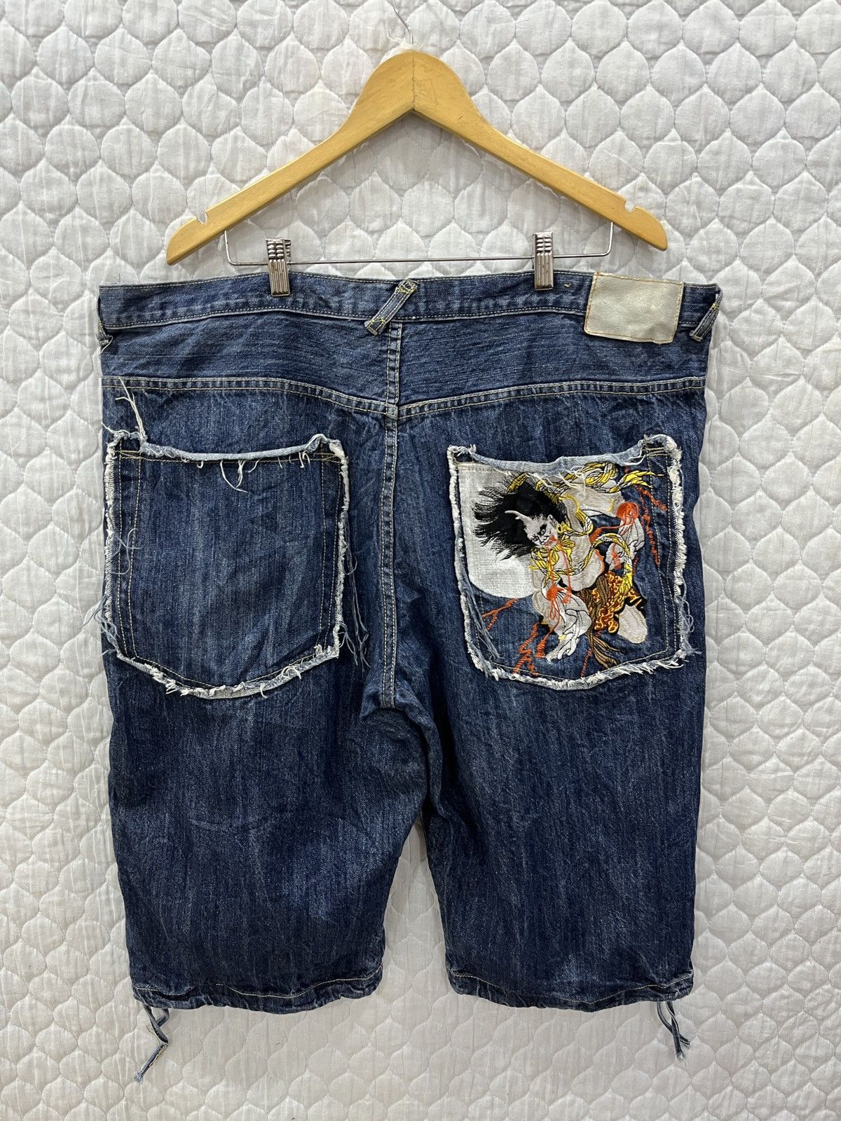 Karakuri Tamashii (Oooo). KANJI PREMIUM DEVIL EMBROIDERY DENIM SHORTS Size US 44 / EU 60 - 2 Thumbnail
