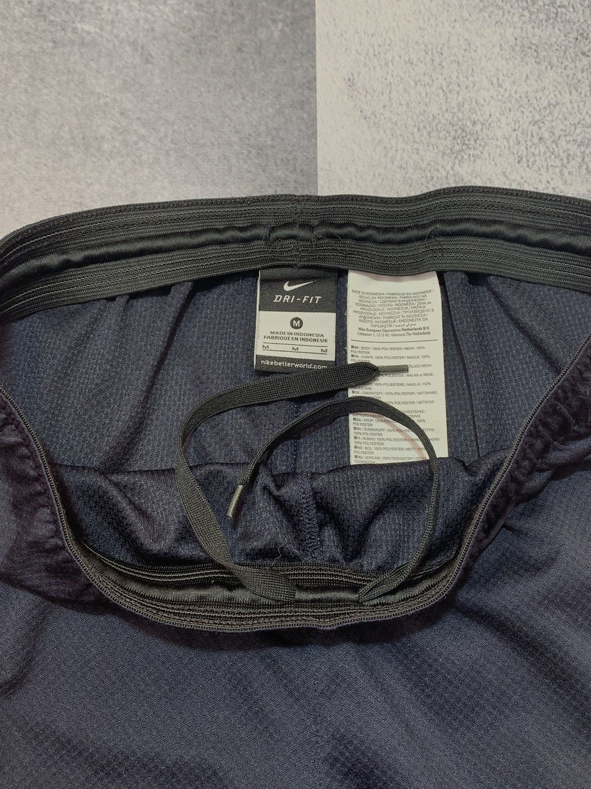Nike Vintage Nike shorts swoosh streetwear Y2K style size M Size US 32 / EU 48 - 4 Thumbnail