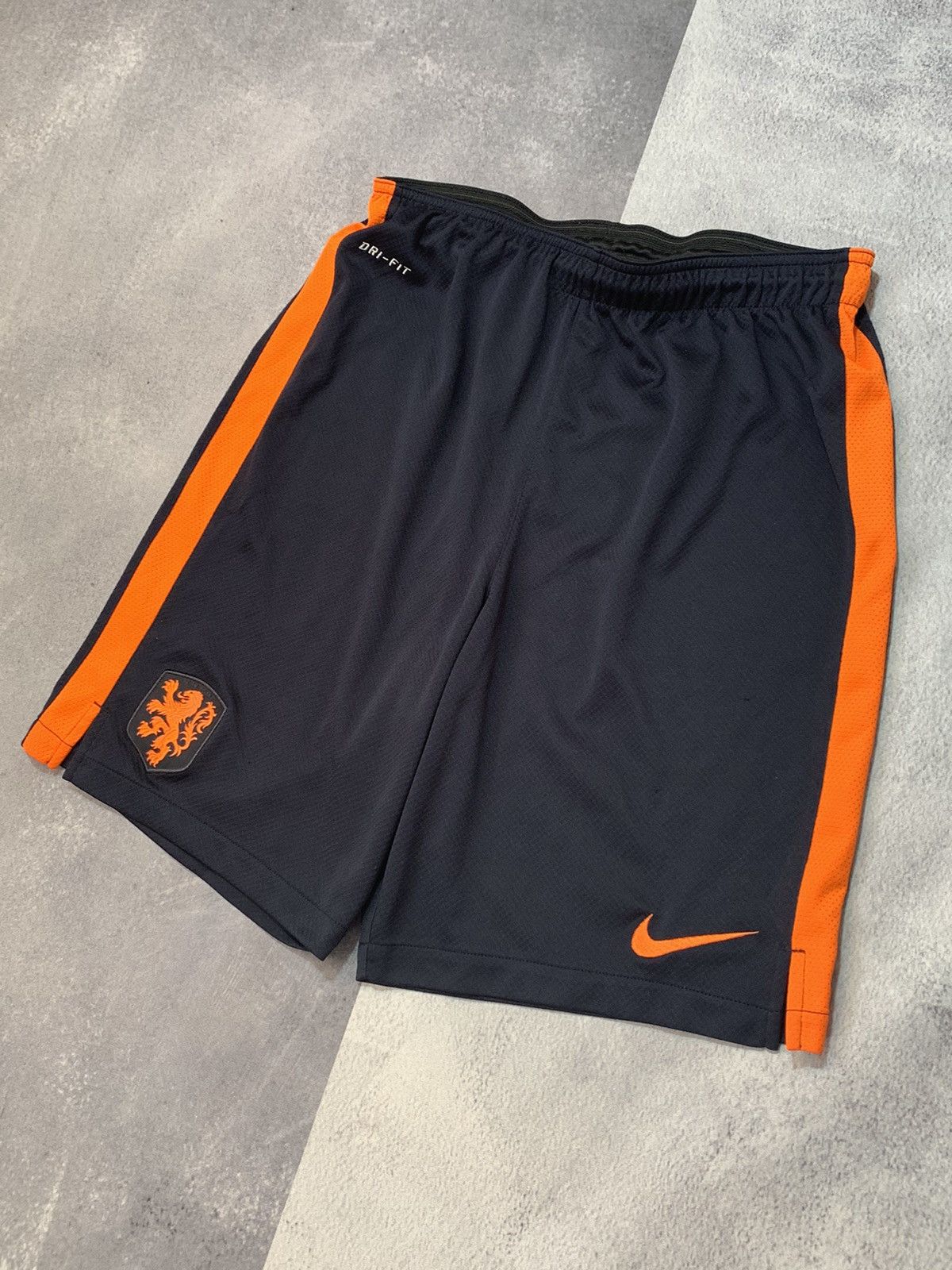 Nike Vintage Nike shorts swoosh streetwear Y2K style size M Size US 32 / EU 48 - 2 Thumbnail
