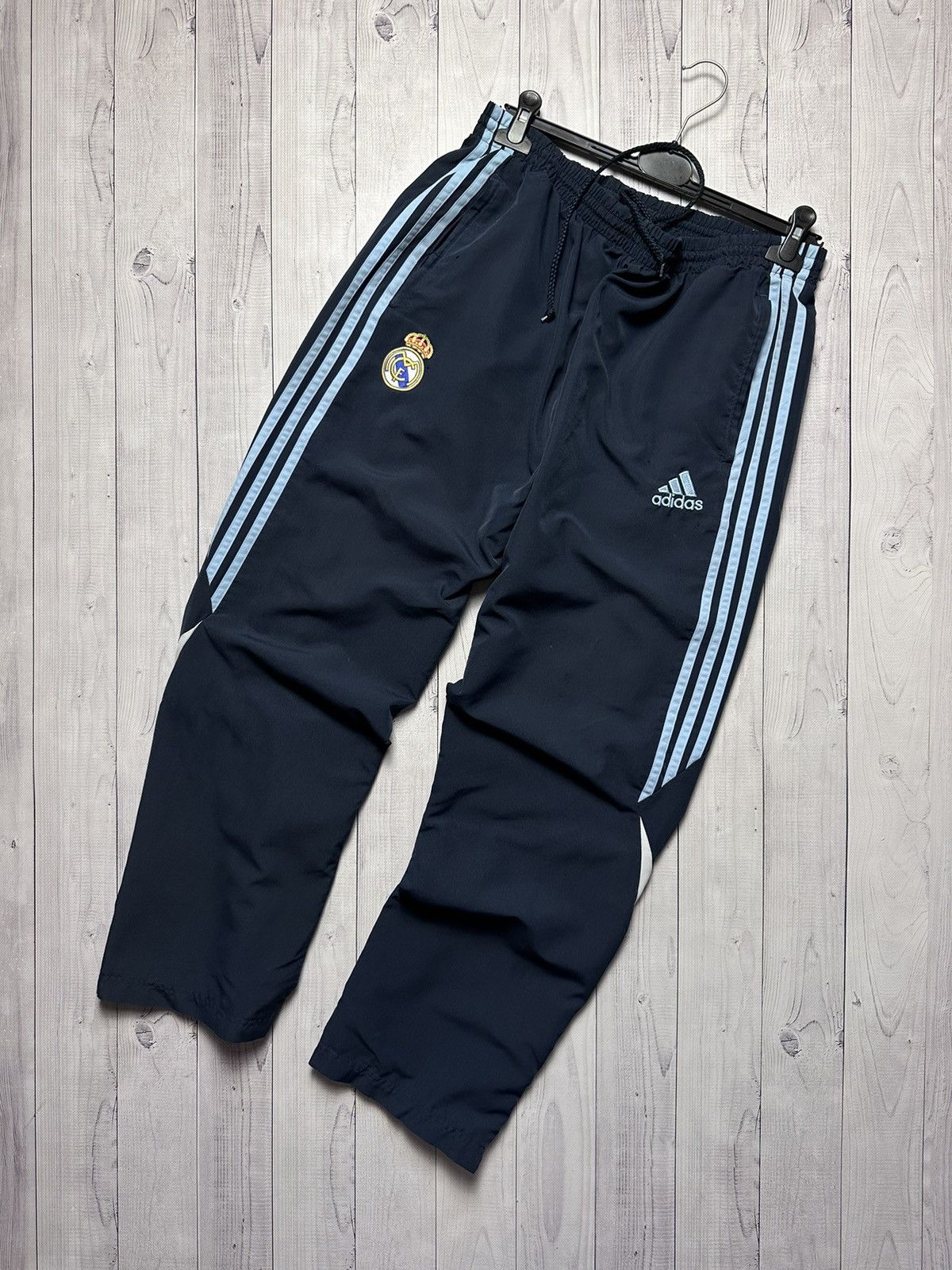 Vintage Vintage adidas Real Madrid soccer joggers pants size L Size US 34 / EU 50 - 1 Thumbnail