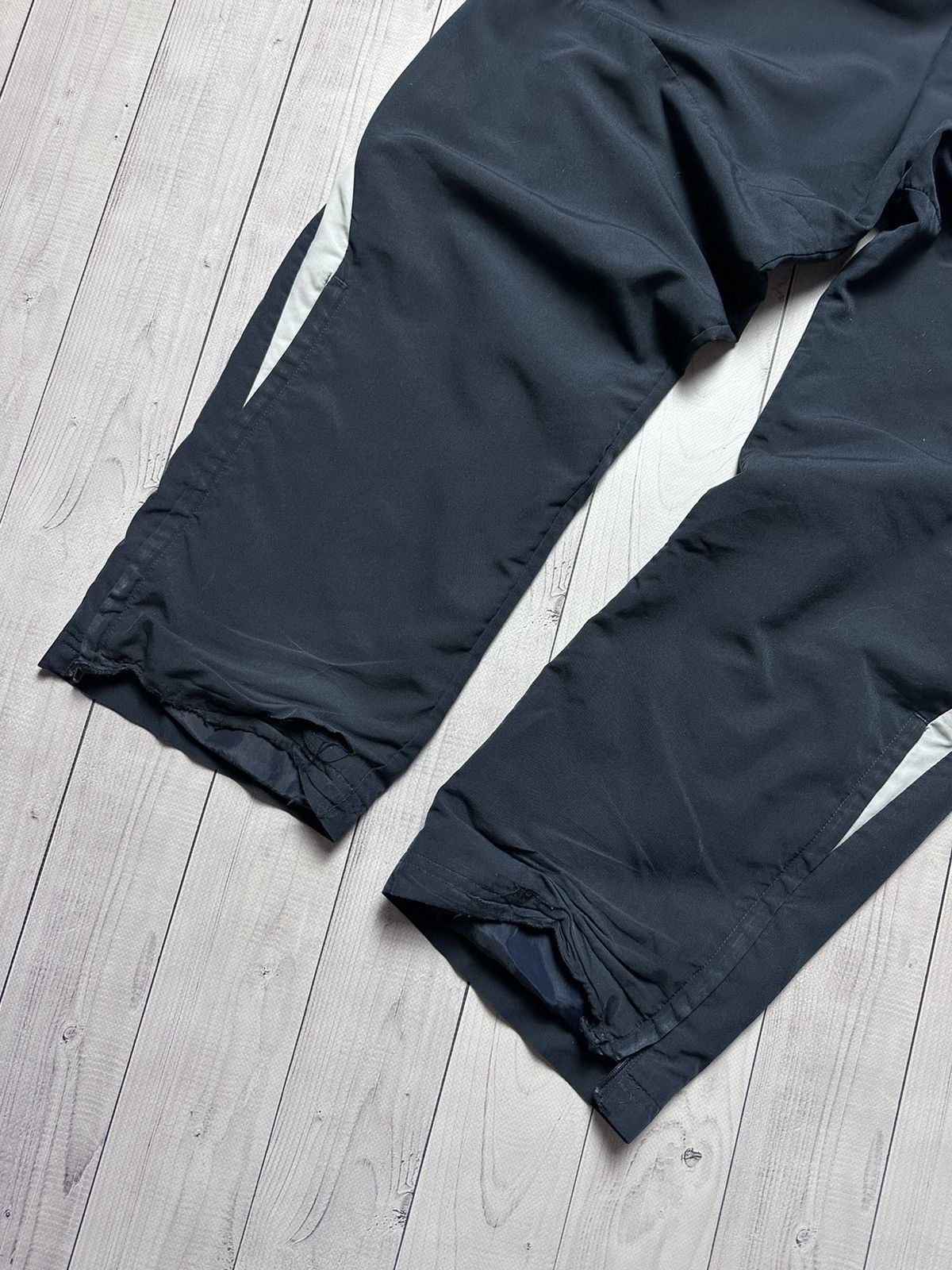 Vintage Vintage adidas Real Madrid soccer joggers pants size L Size US 34 / EU 50 - 10 Thumbnail