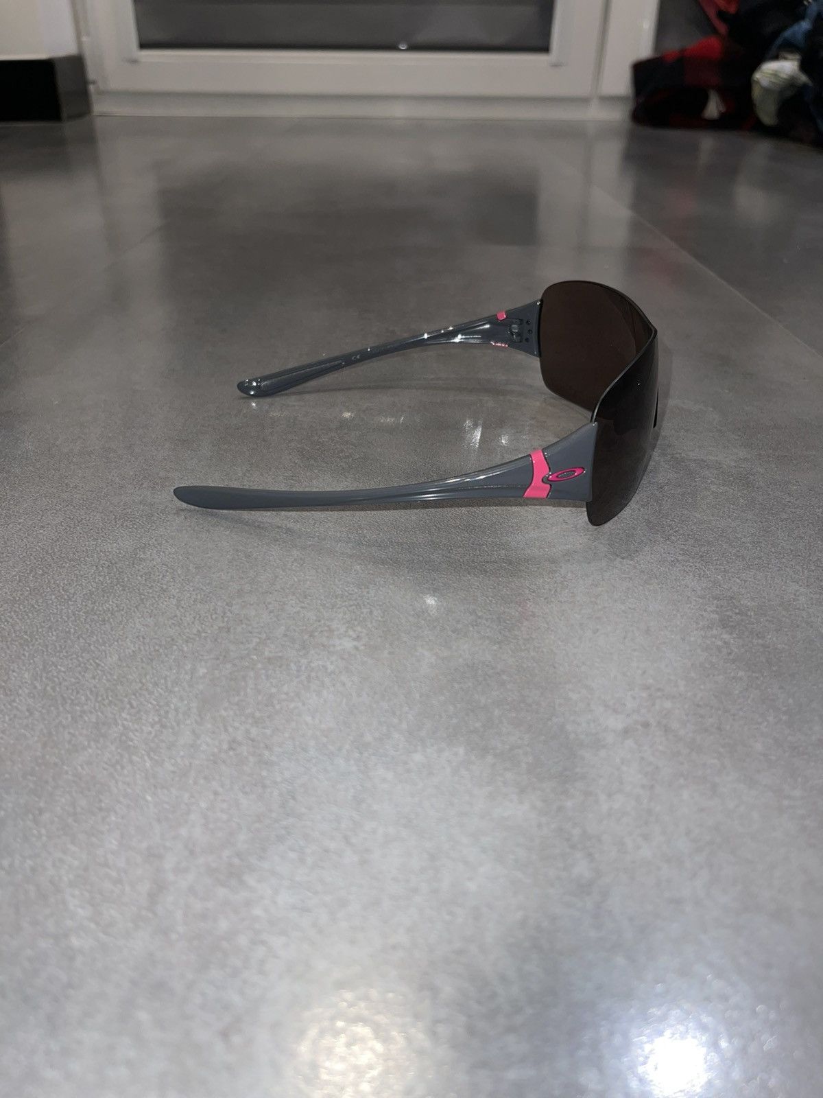 Oakley Oakley OO9141-19 Grey Pink Shield Sunglasses Size ONE SIZE - 7 Thumbnail