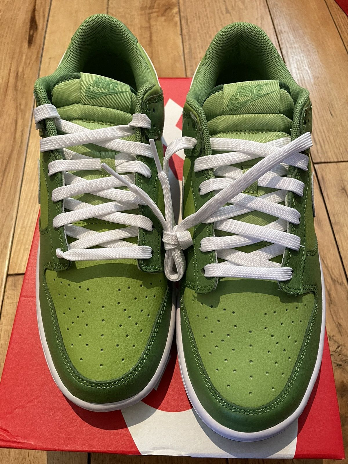 Nike Nike Dunk Low Retro Chlorophyll 2022 Size US 9.5 / EU 42-43 - 2 Thumbnail