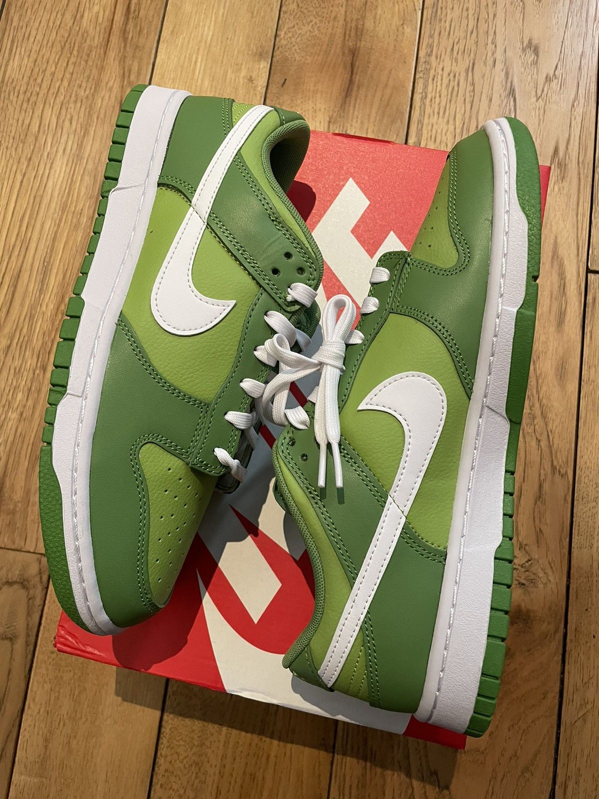 Nike Nike Dunk Low Retro Chlorophyll 2022 Size US 9.5 / EU 42-43 - 1 Thumbnail
