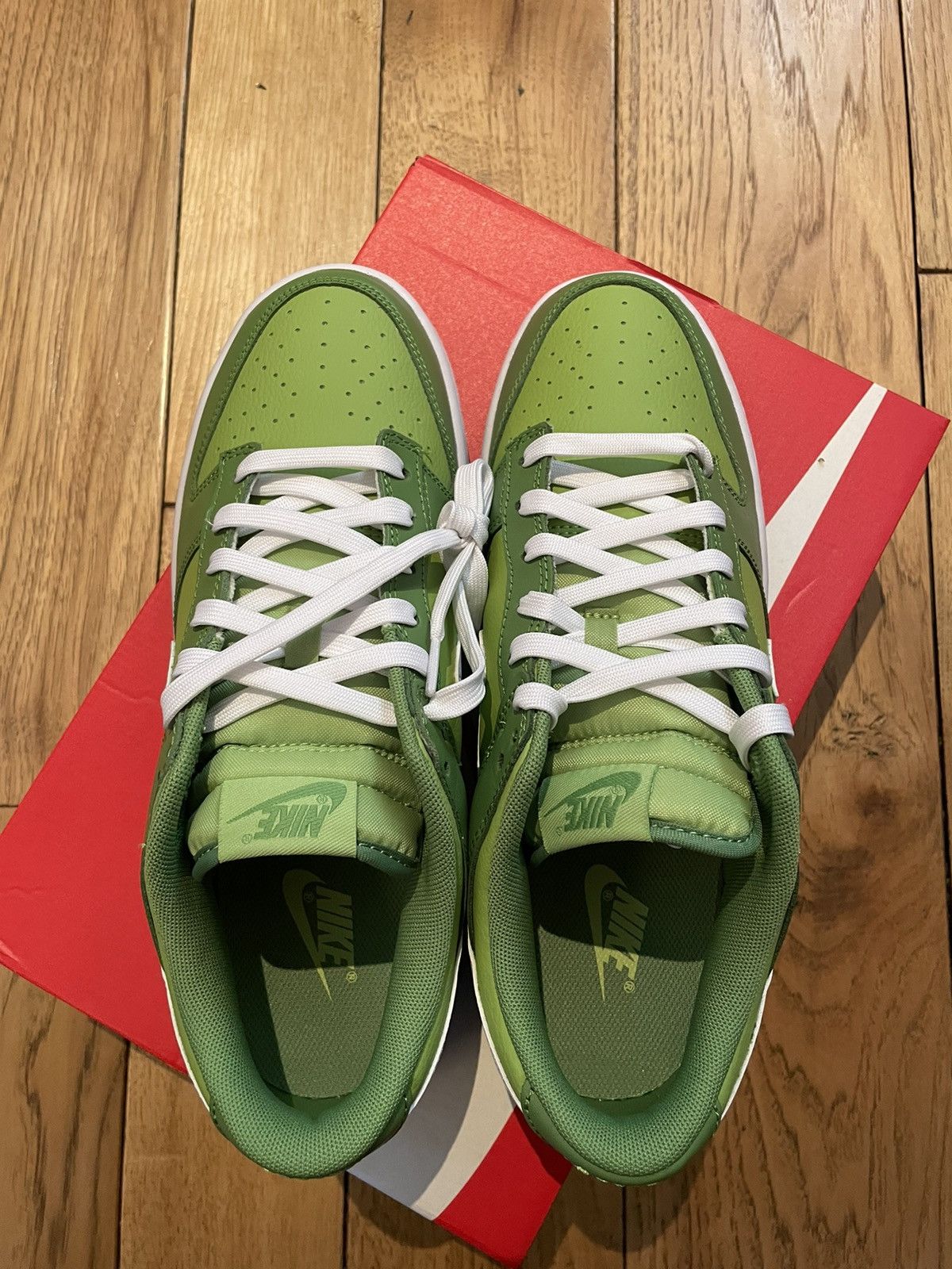 Nike Nike Dunk Low Retro Chlorophyll 2022 Size US 9.5 / EU 42-43 - 3 Thumbnail