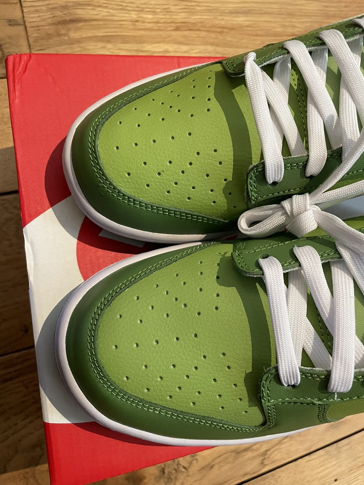 Nike Nike Dunk Low Retro Chlorophyll 2022 Size US 9.5 / EU 42-43 - 4 Thumbnail