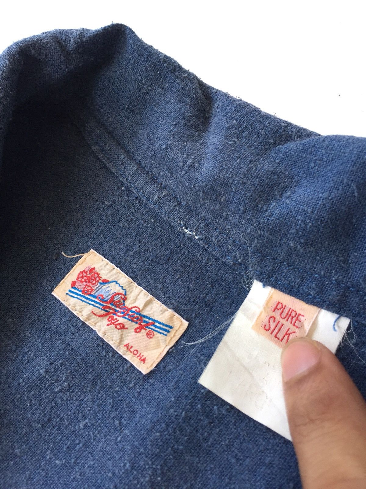Sun Surf GRAIL🔥SunSurf 🇯🇵 Deep Water Motif Pure Silk Hawaii Shirt Size US L / EU 52-54 / 3 - 8 Thumbnail