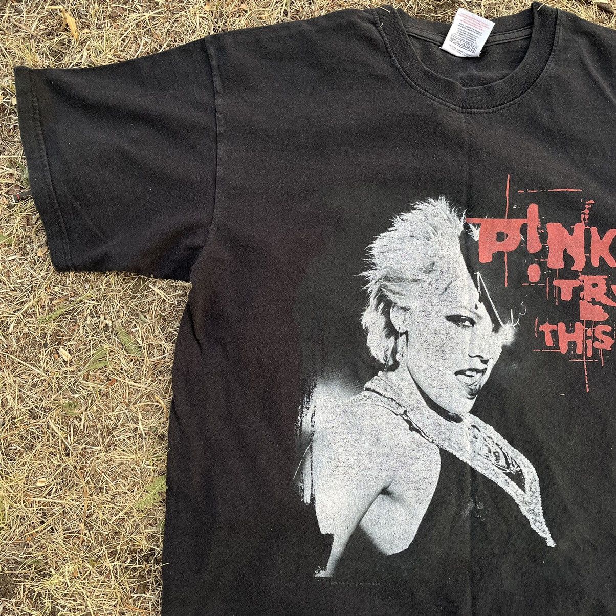 Vintage Vintage Y2K Pink Graphic Tee Sun Faded Grunge Art Baggy L Size US L / EU 52-54 / 3 - 3 Thumbnail