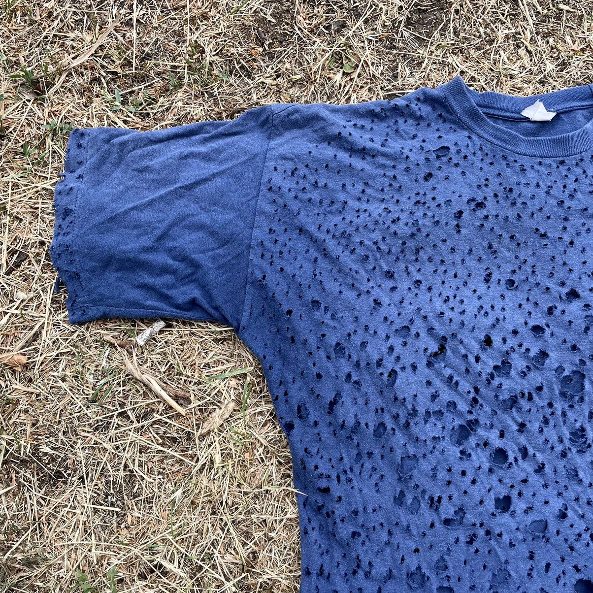 Vintage Vintage 90s Sun Faded All Over Print Thrashed Tee Blue M Size US M / EU 48-50 / 2 - 3 Thumbnail