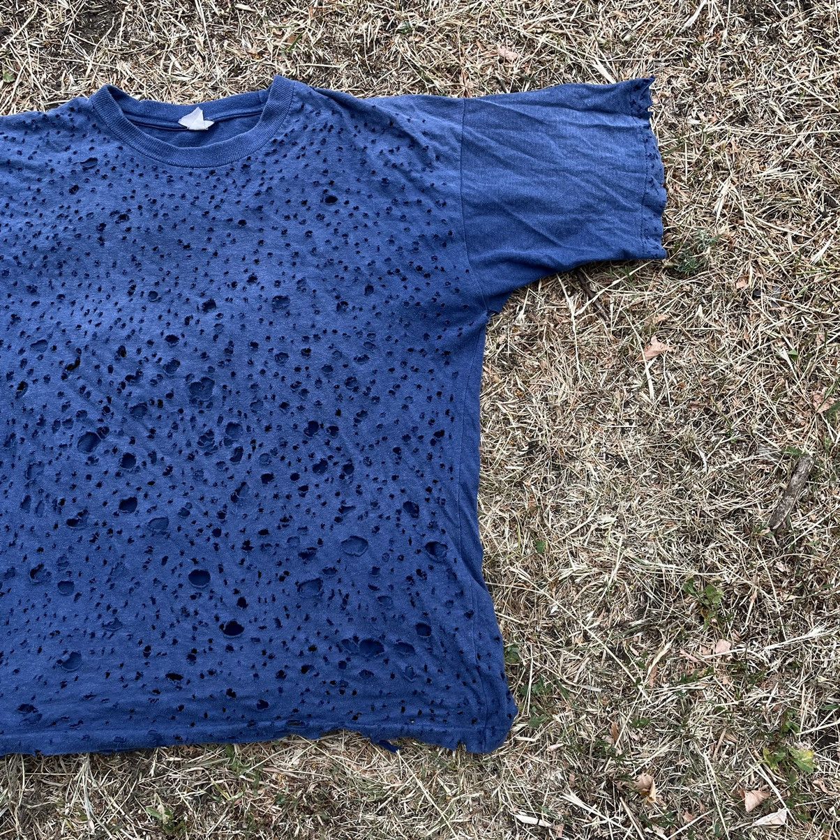 Vintage Vintage 90s Sun Faded All Over Print Thrashed Tee Blue M Size US M / EU 48-50 / 2 - 2 Thumbnail