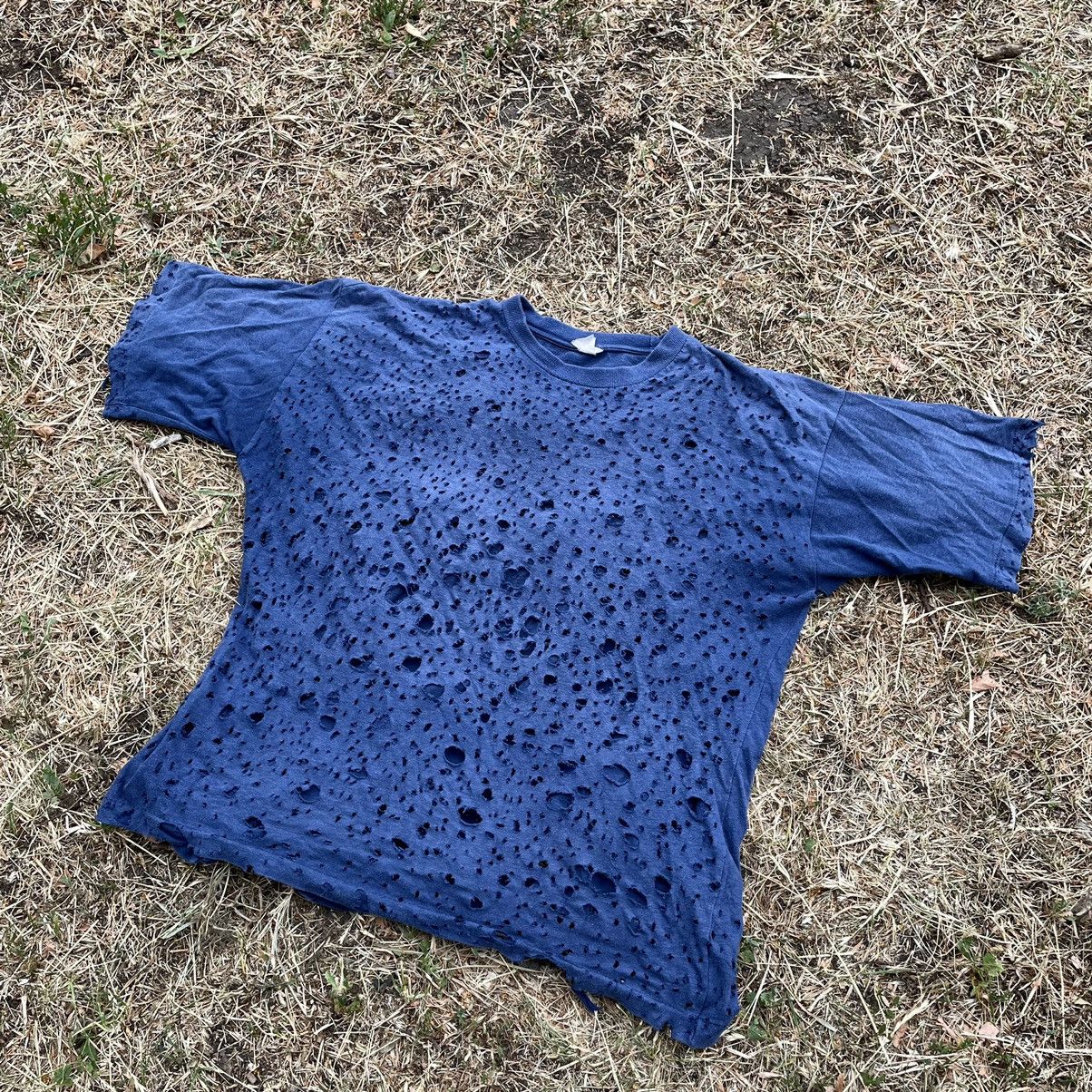 Vintage Vintage 90s Sun Faded All Over Print Thrashed Tee Blue M Size US M / EU 48-50 / 2 - 4 Thumbnail