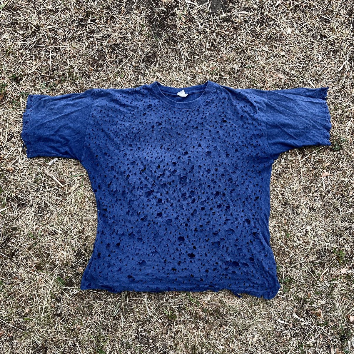 Vintage Vintage 90s Sun Faded All Over Print Thrashed Tee Blue M Size US M / EU 48-50 / 2 - 1 Thumbnail